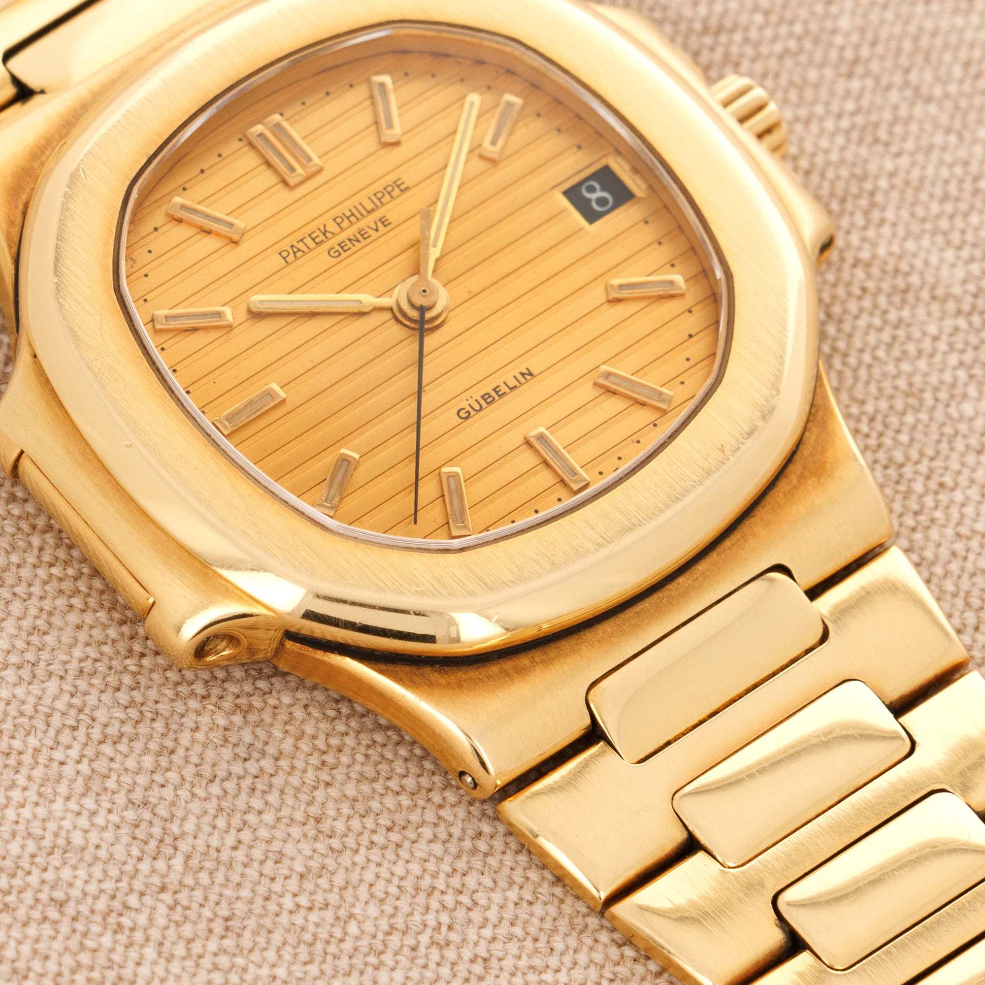 Patek Philippe Yellow Gold Nautilus Ref. 3800 Retailed by Gubelin - Image 4