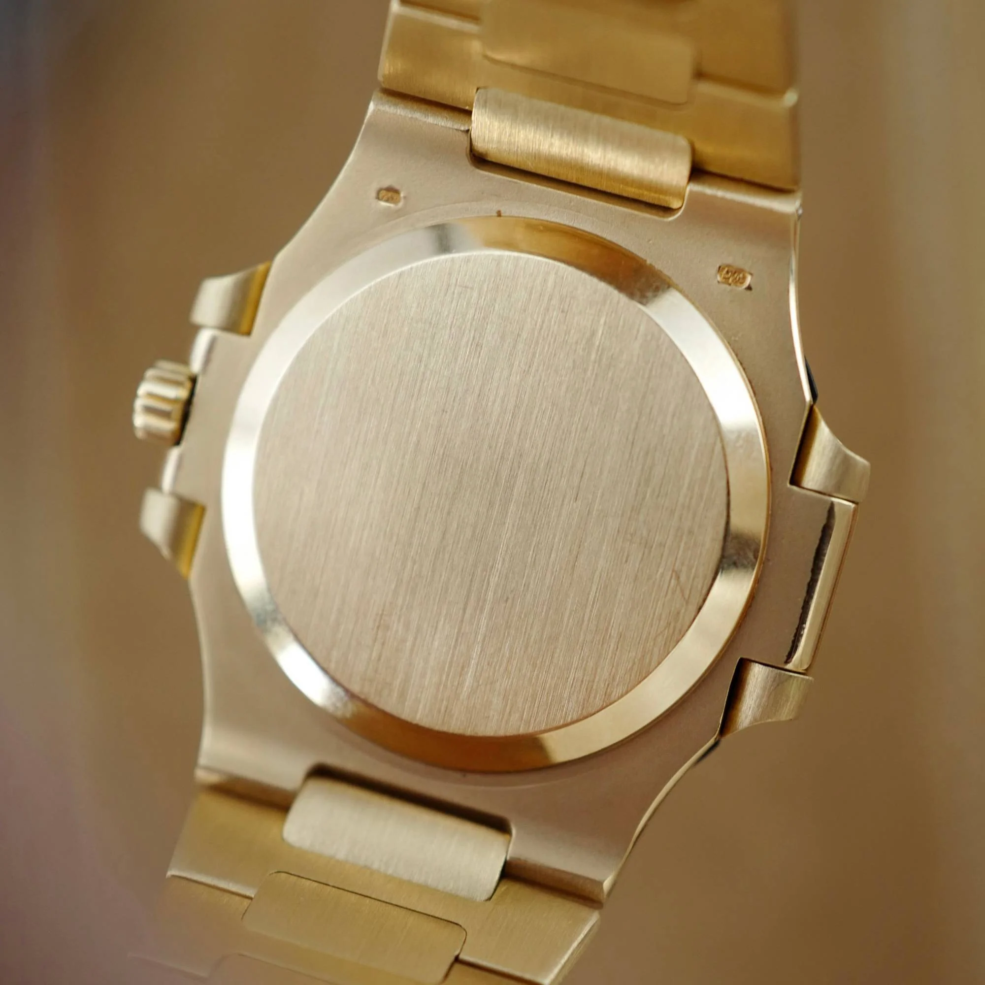 Patek Philippe Yellow Gold Nautilus Ref. 3800 with Blue Diamond Dial - Image 4