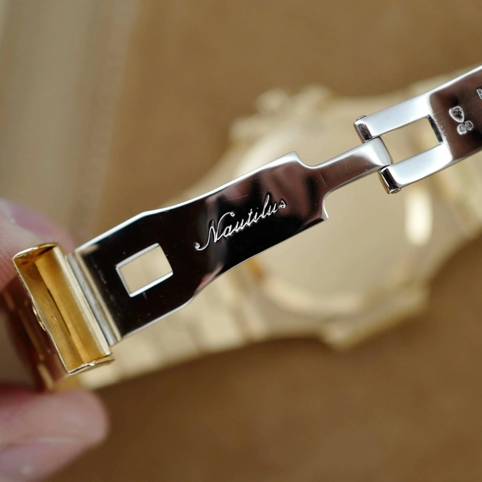 Patek Philippe Yellow Gold Nautilus Ref. 3800 with Blue Diamond Dial - Image 7