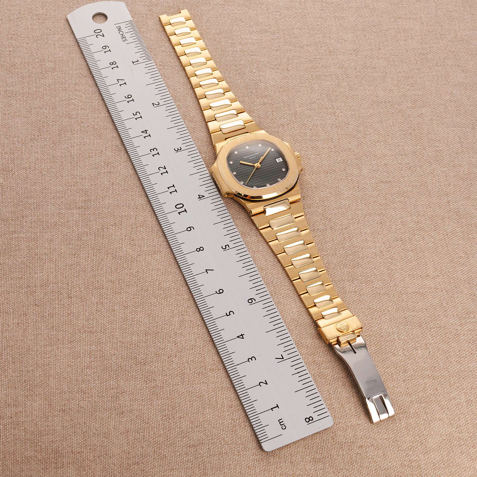 Patek Philippe Yellow Gold Nautilus Ref. 3800 with Blue Diamond Dial - Image 8