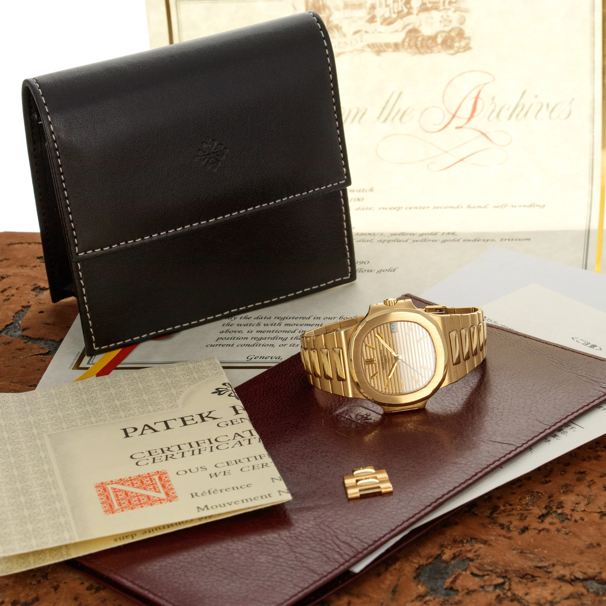 Patek Philippe Yellow Gold Nautilus Ref. 3800 with Original Warranty - Image 5