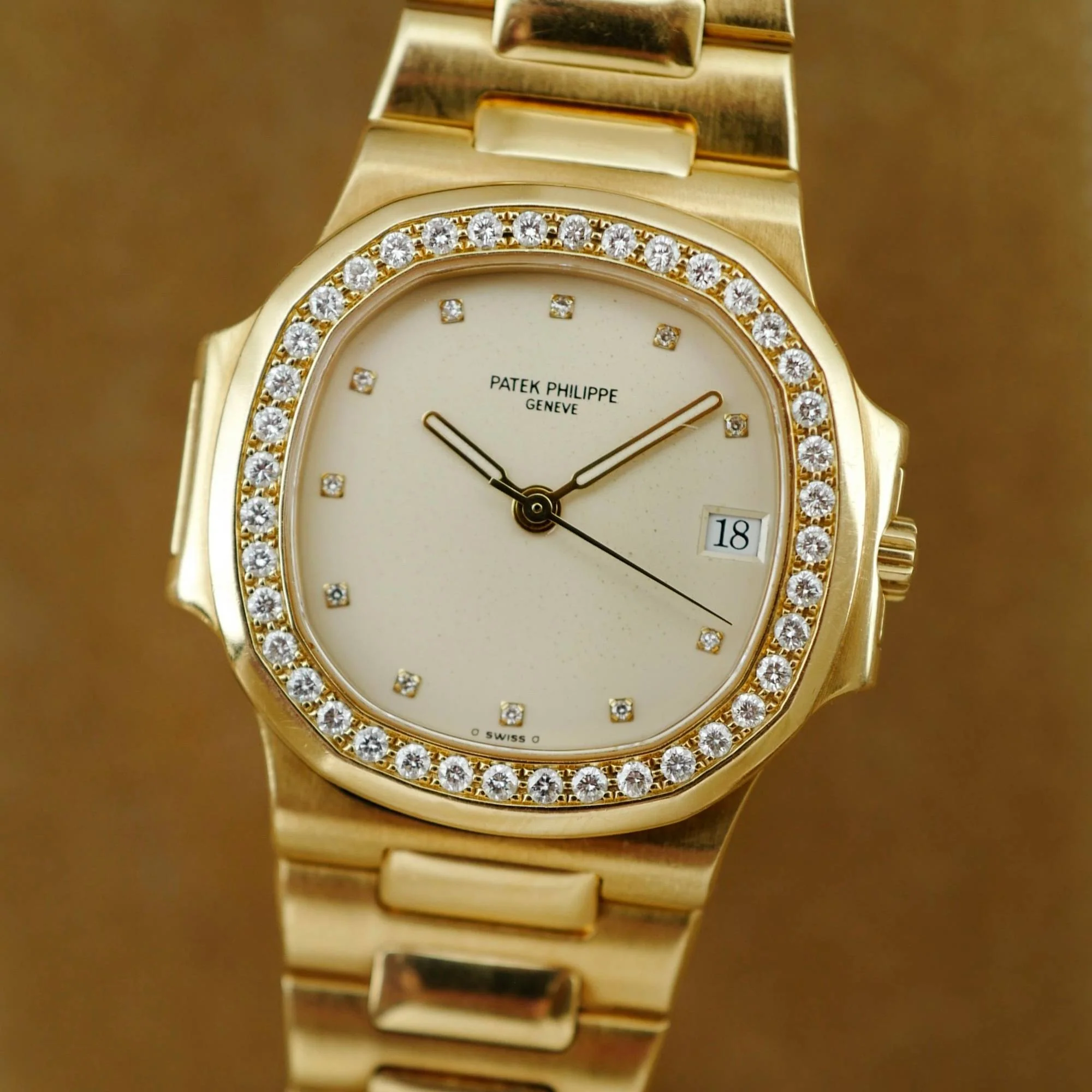 Patek Philippe Yellow Gold Nautilus Ref. 3800 with Diamond Bezel and Ceramic Dial - Image 2
