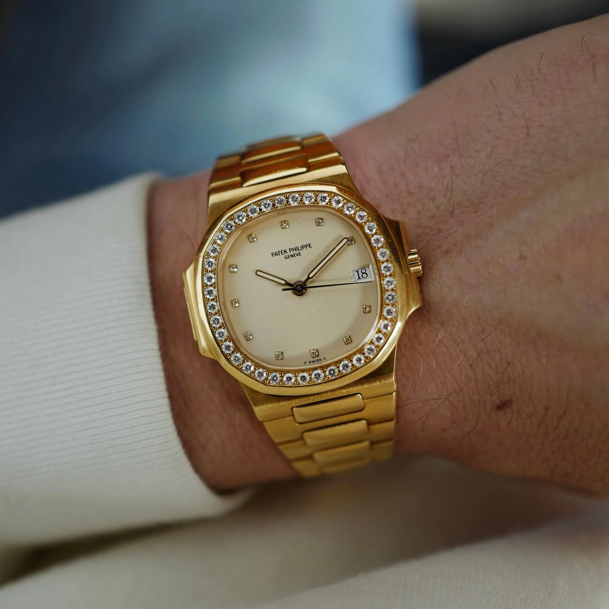 Patek Philippe Yellow Gold Nautilus Ref. 3800 with Diamond Bezel and Ceramic Dial - Image 3