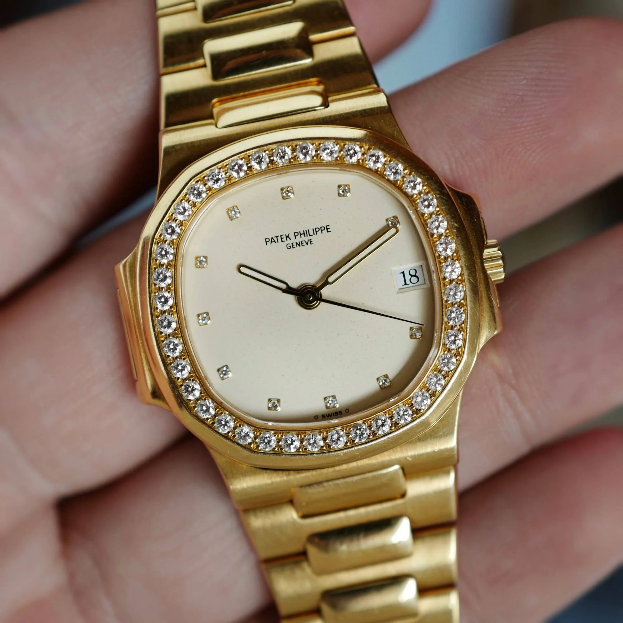 Patek Philippe Yellow Gold Nautilus Ref. 3800 with Diamond Bezel and Ceramic Dial - Image 4