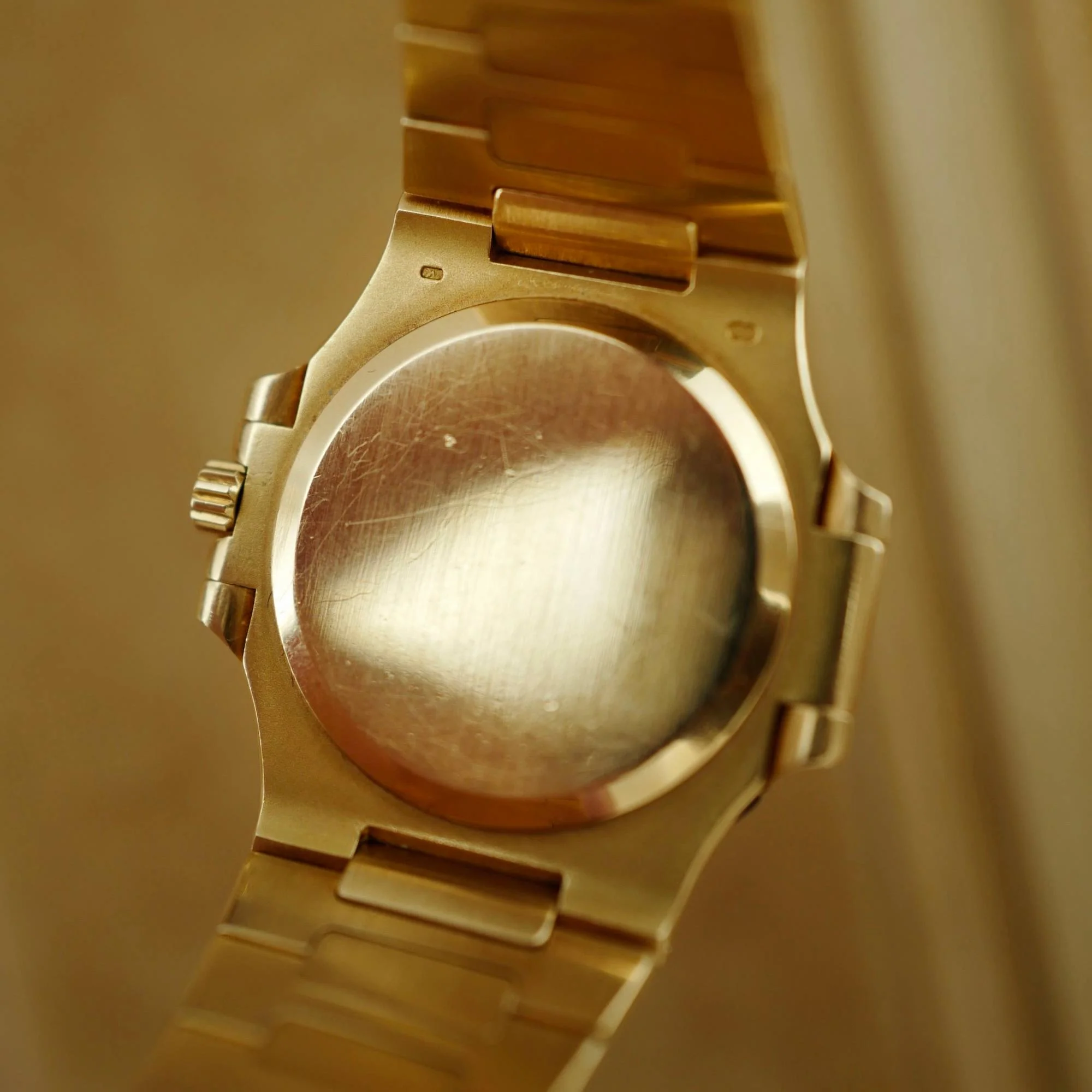 Patek Philippe Yellow Gold Nautilus Ref. 3800 with Diamond Bezel and Ceramic Dial - Image 5