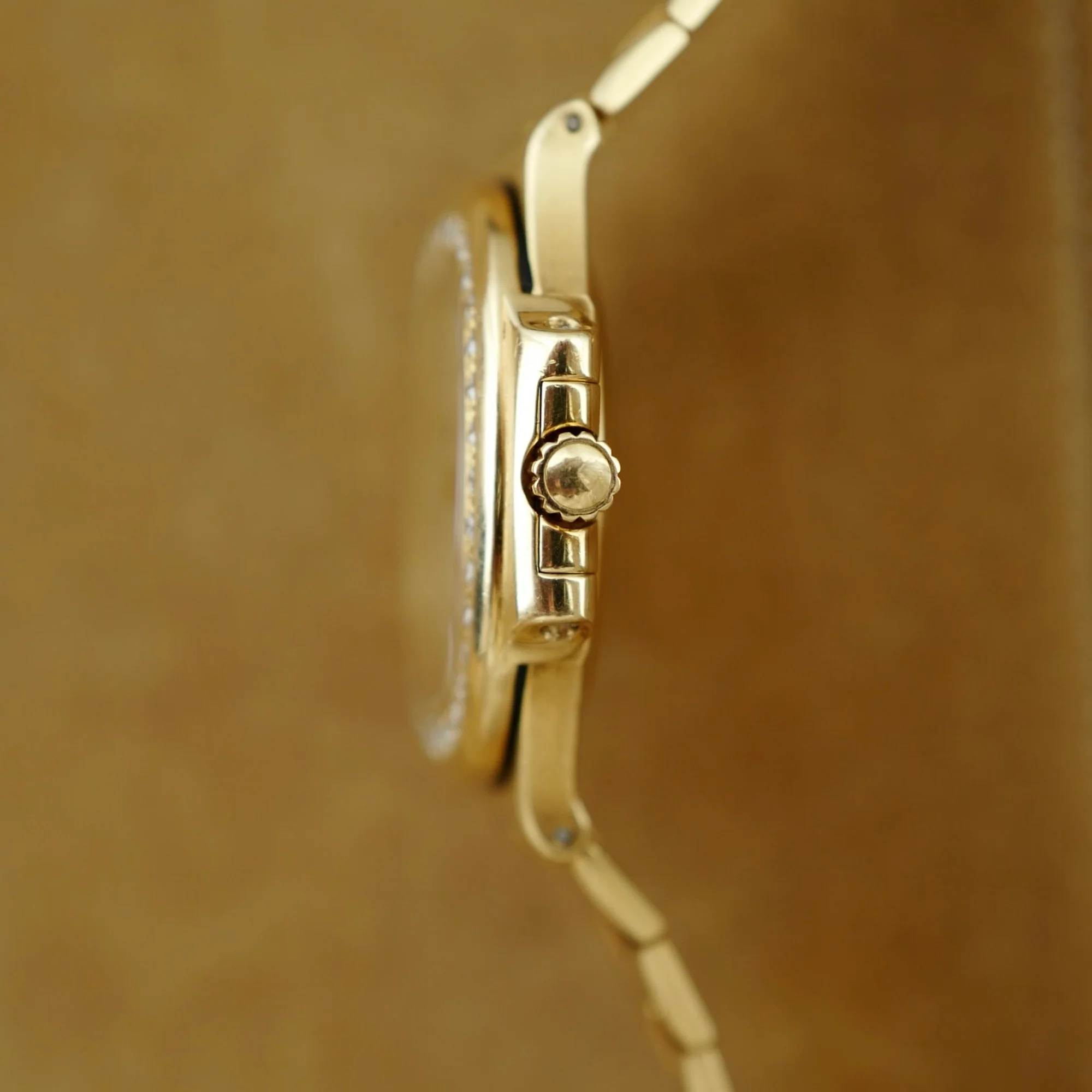 Patek Philippe Yellow Gold Nautilus Ref. 3800 with Diamond Bezel and Ceramic Dial - Image 6