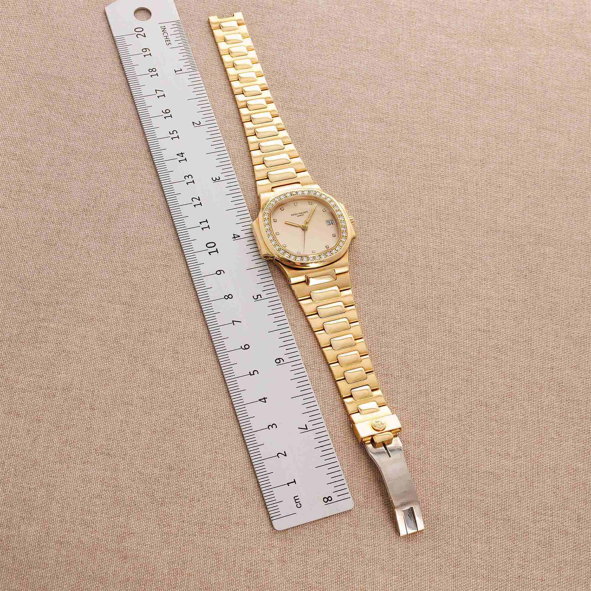 Patek Philippe Yellow Gold Nautilus Ref. 3800 with Diamond Bezel and Ceramic Dial - Image 8