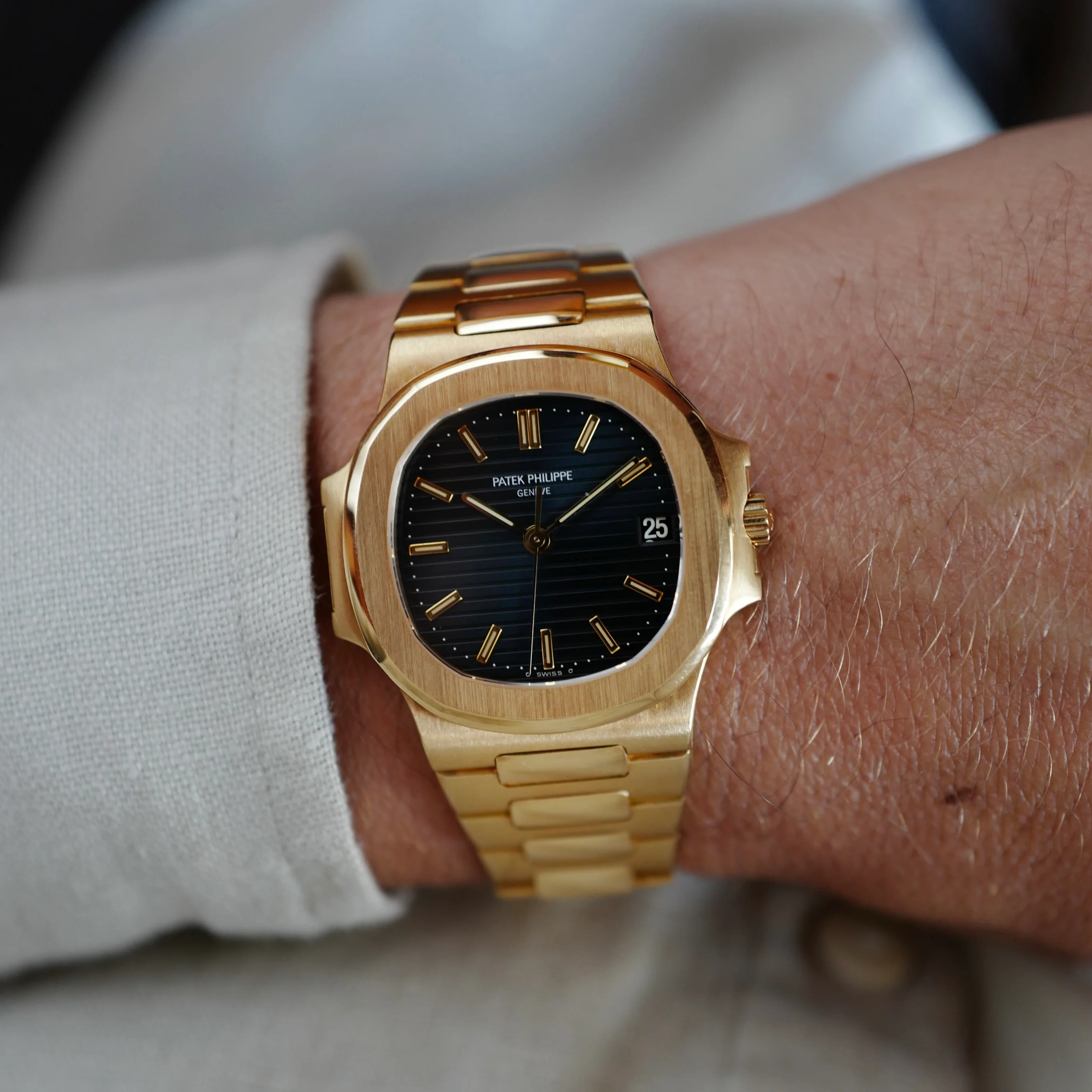 Patek Philippe Yellow Gold Nautilus Ref. 3800J - Image 6