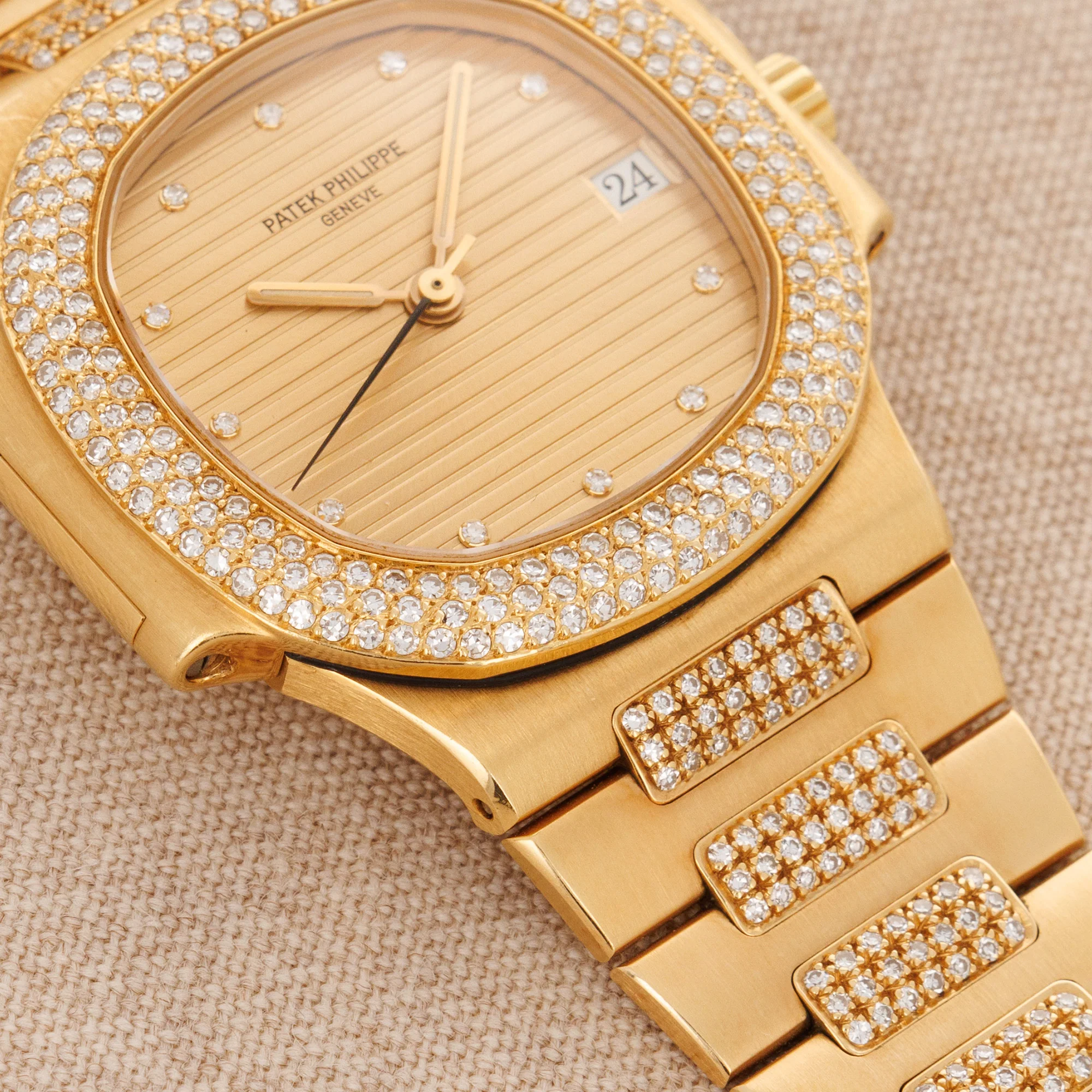 Patek Philippe Yellow Gold Nautilus Watch Ref. 3800/103 - Image 4