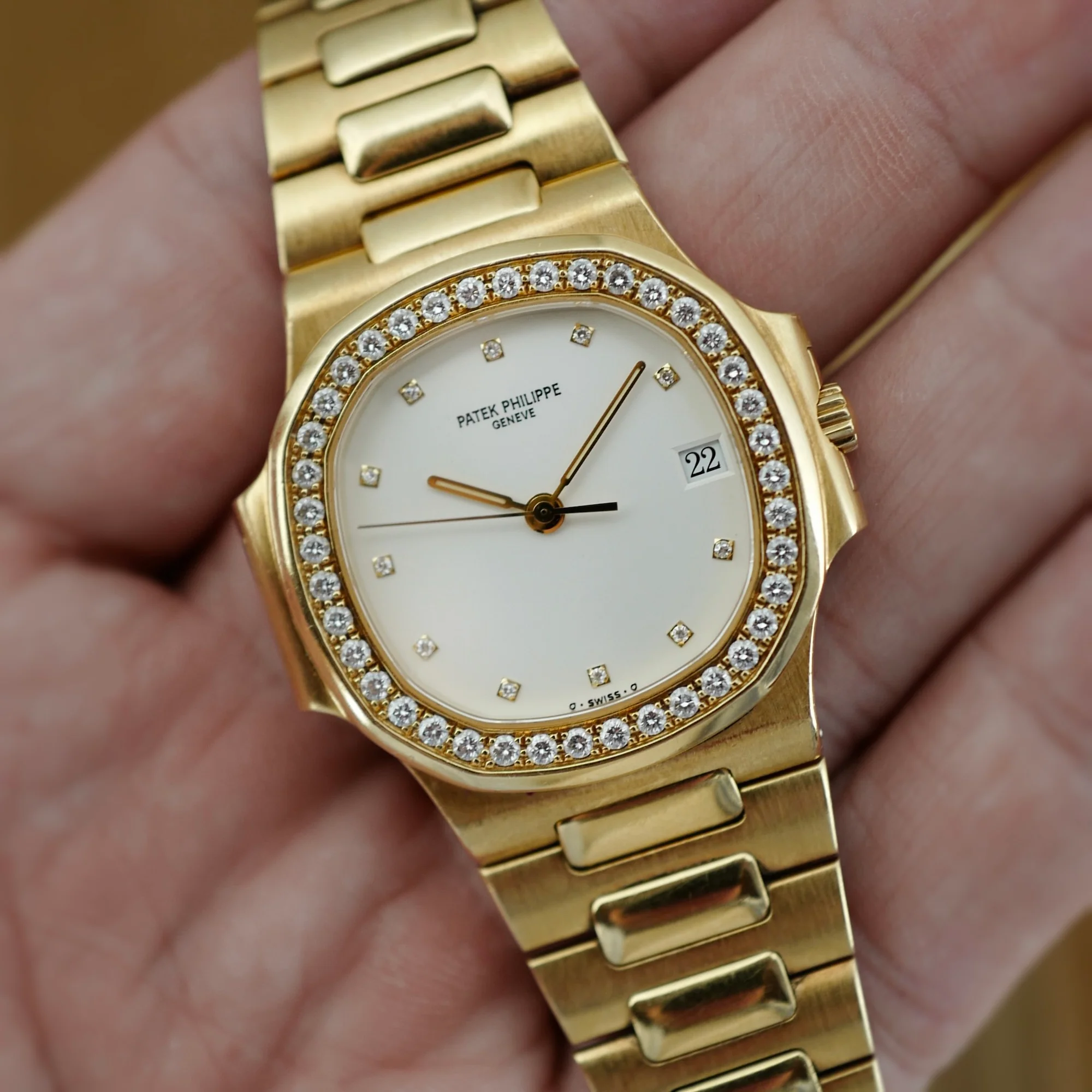 Patek Philippe Yellow Gold Nautilus Watch Ref. 3800 - Image 5