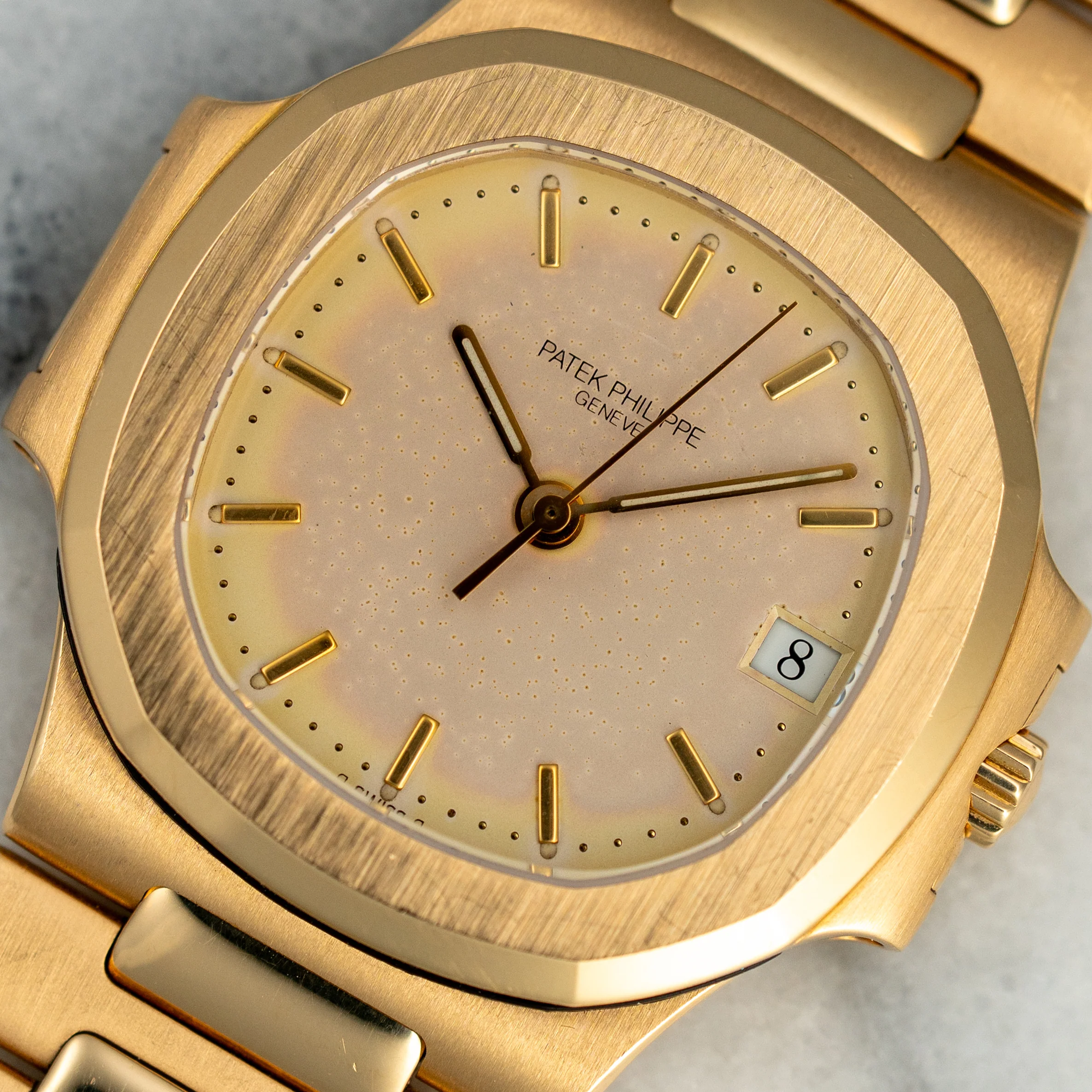 Patek Philippe Yellow Gold Nautilus Watch Ref. 3800 with Ceramic Dial - Image 2