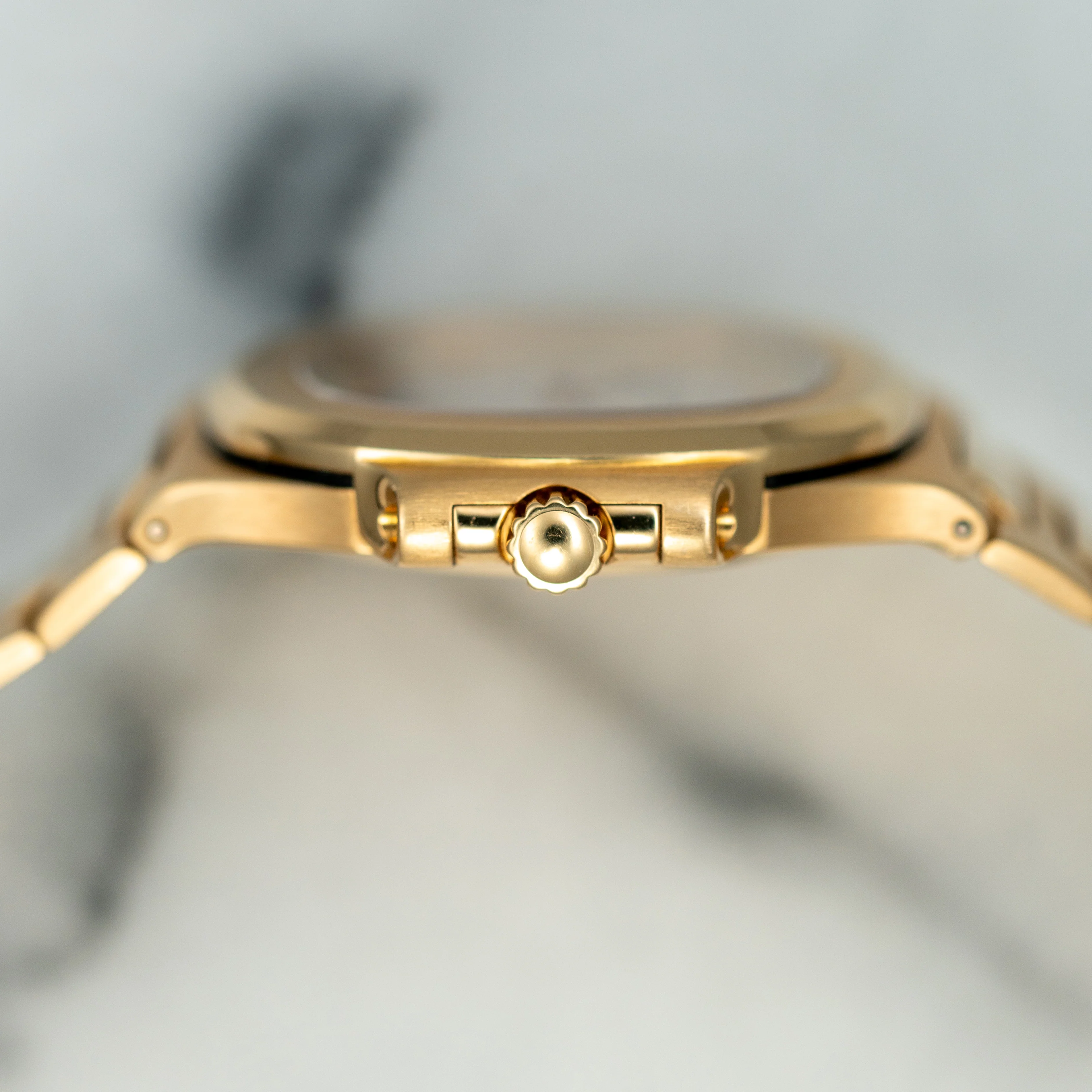 Patek Philippe Yellow Gold Nautilus Watch Ref. 3800 with Ceramic Dial - Image 6