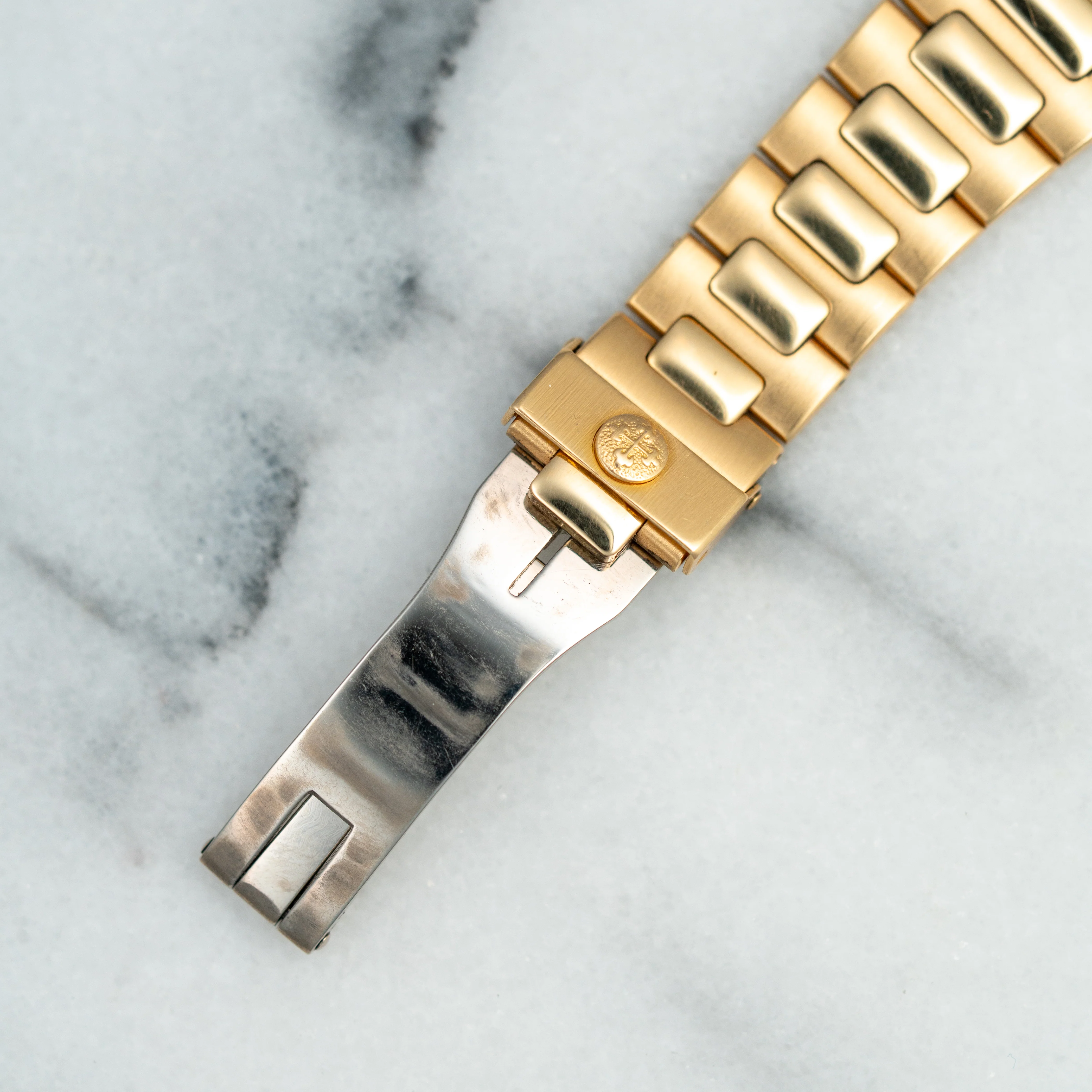 Patek Philippe Yellow Gold Nautilus Watch Ref. 3800 with Ceramic Dial - Image 7