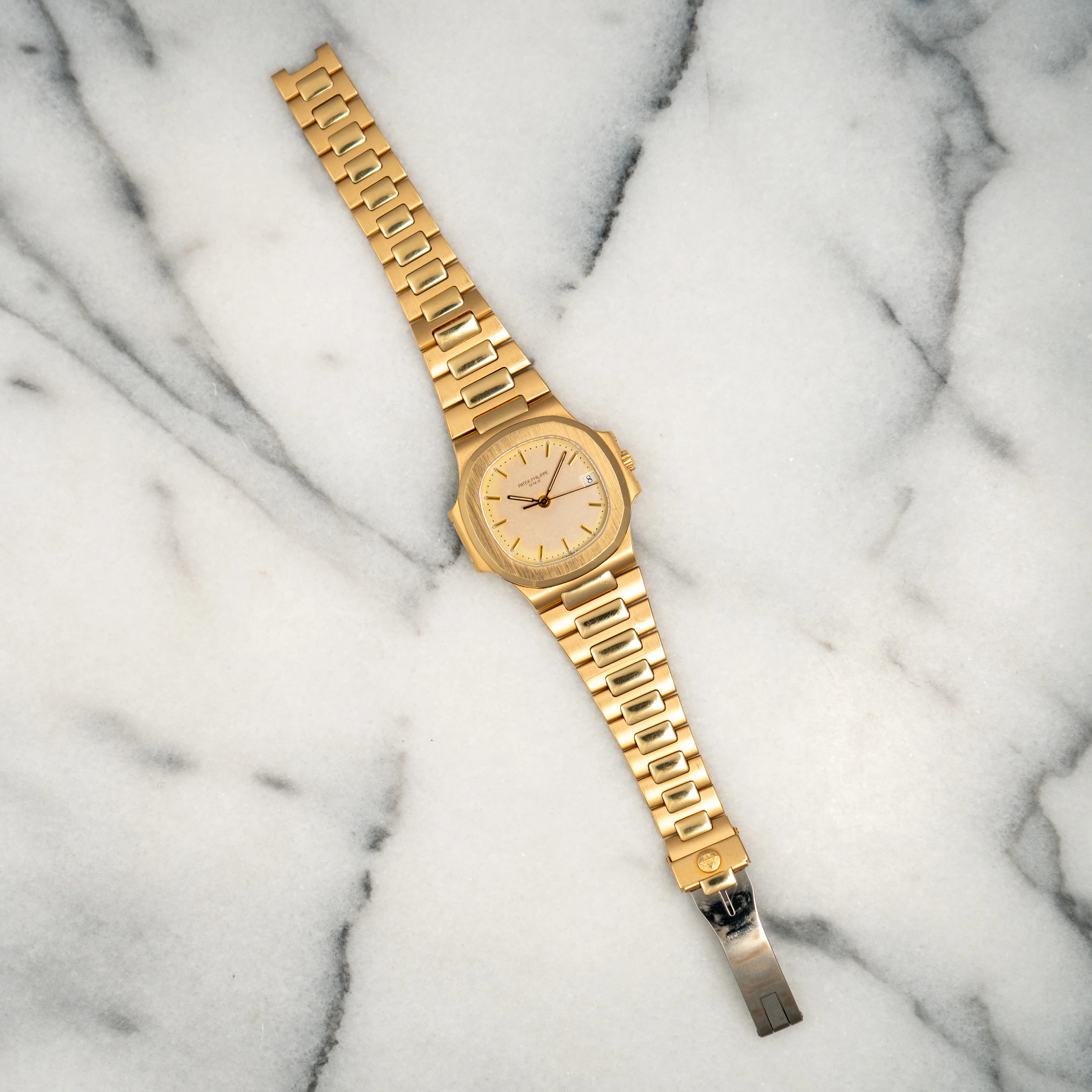 Patek Philippe Yellow Gold Nautilus Watch Ref. 3800 with Ceramic Dial - Image 8