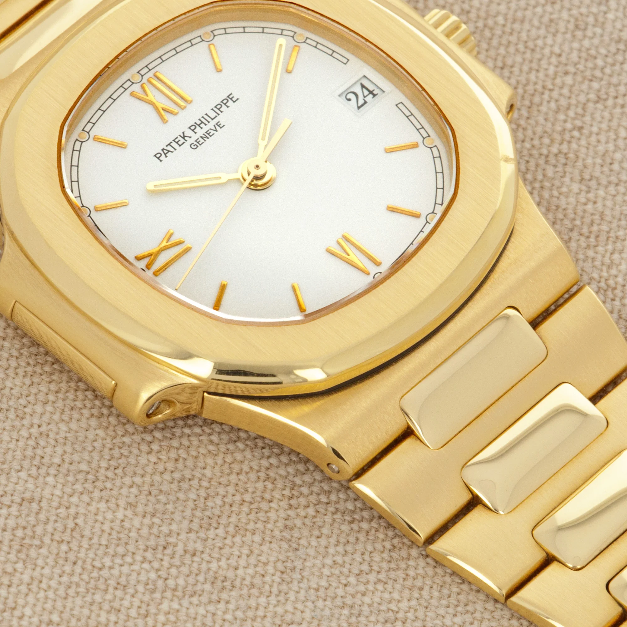 Patek Philippe Yellow Gold Nautilus Watch Ref. 3800 with Rare White Roman Numerals Dial - Image 3