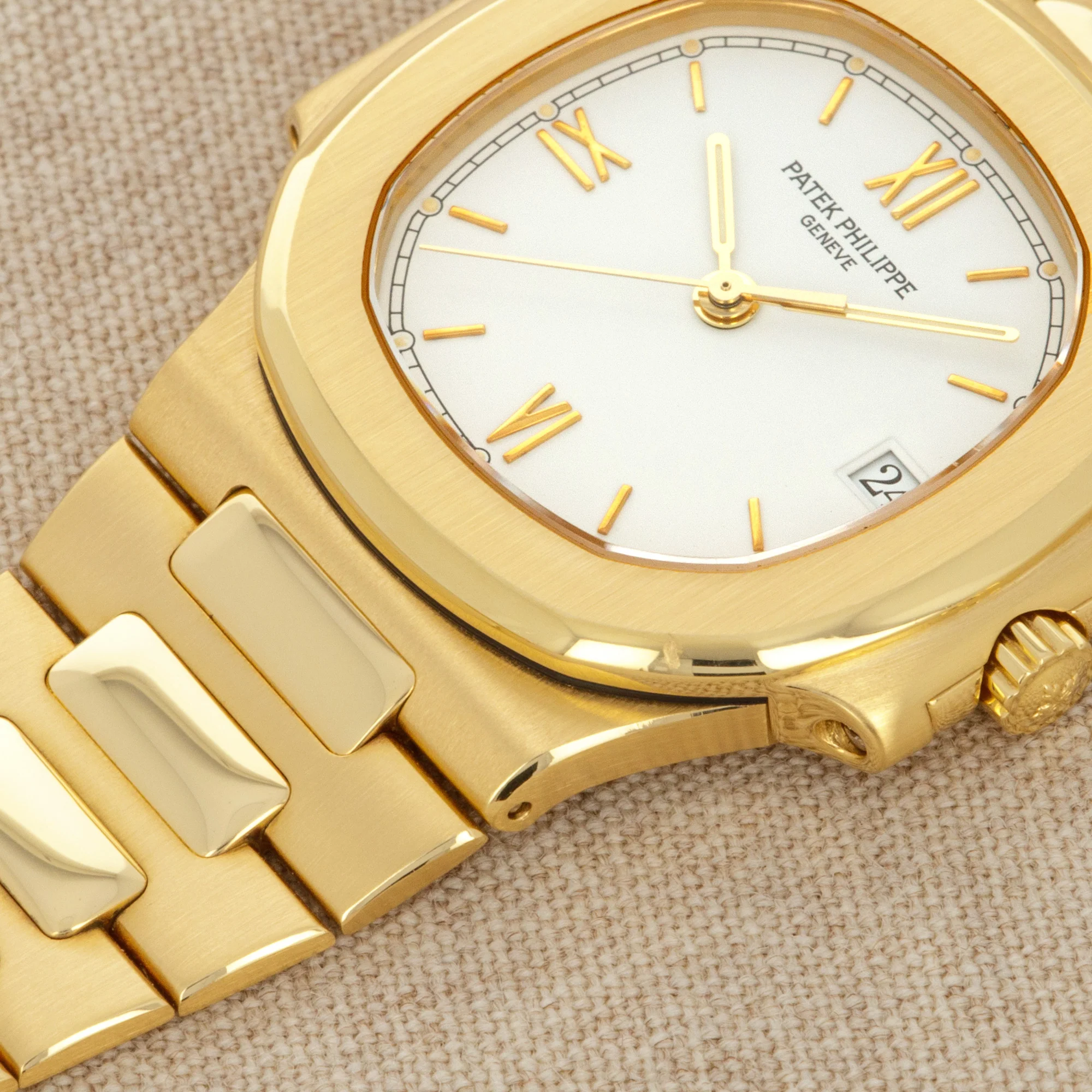 Patek Philippe Yellow Gold Nautilus Watch Ref. 3800 with Rare White Roman Numerals Dial - Image 4