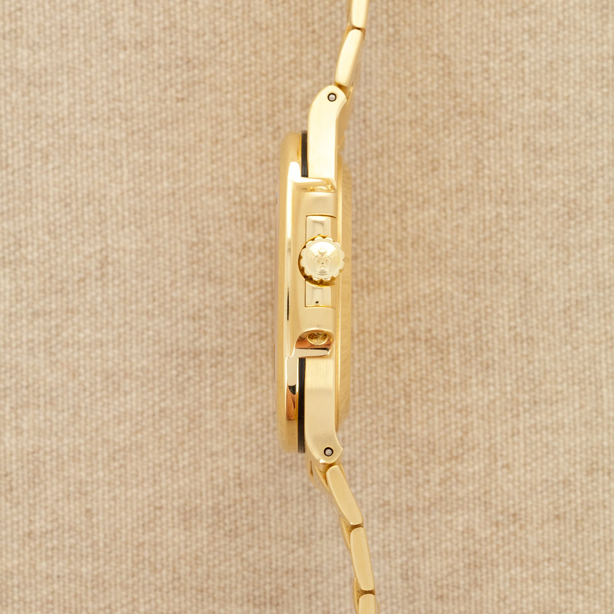 Patek Philippe Yellow Gold Nautilus Watch Ref. 3800 with Rare White Roman Numerals Dial - Image 6