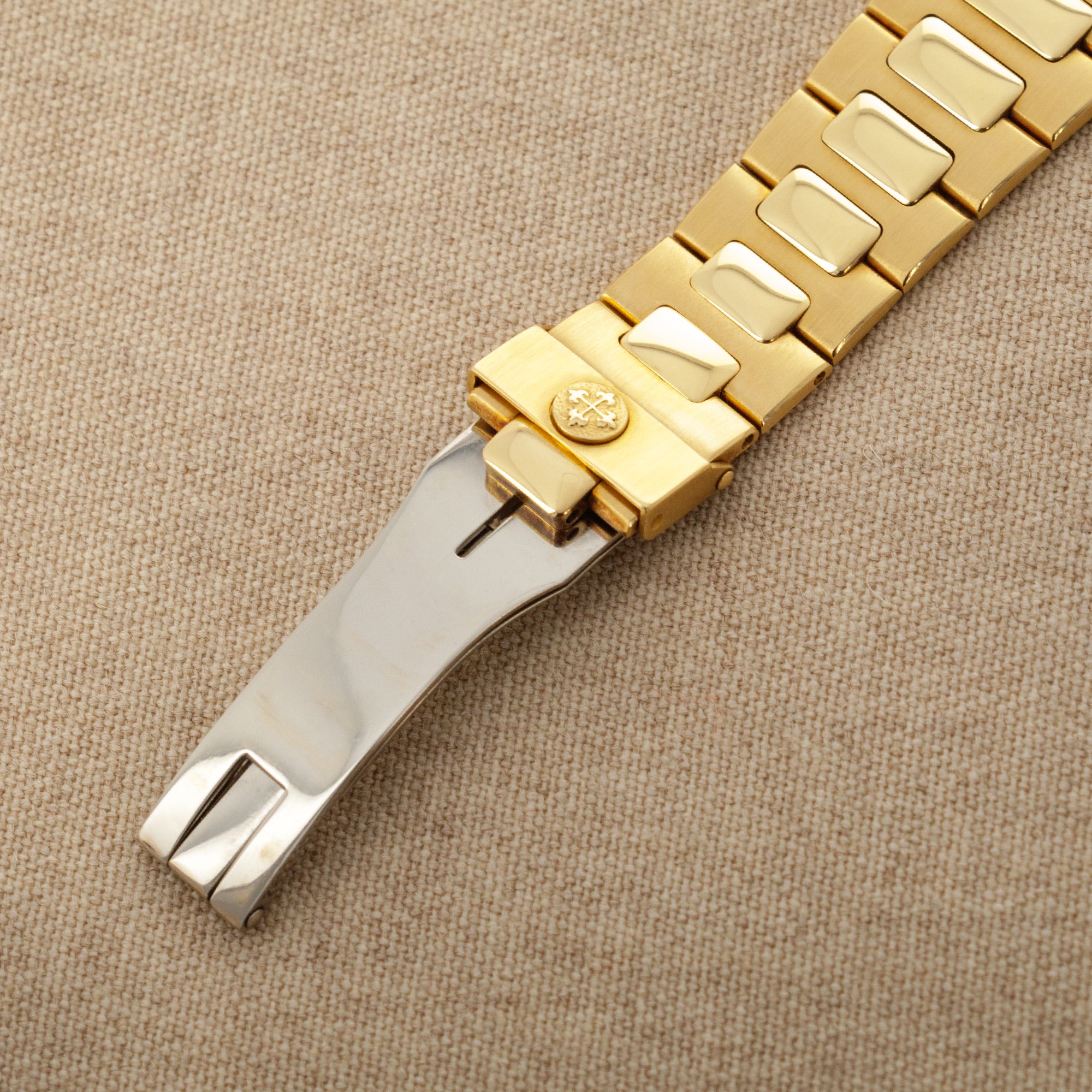 Patek Philippe Yellow Gold Nautilus Watch Ref. 3800 with Rare White Roman Numerals Dial - Image 8