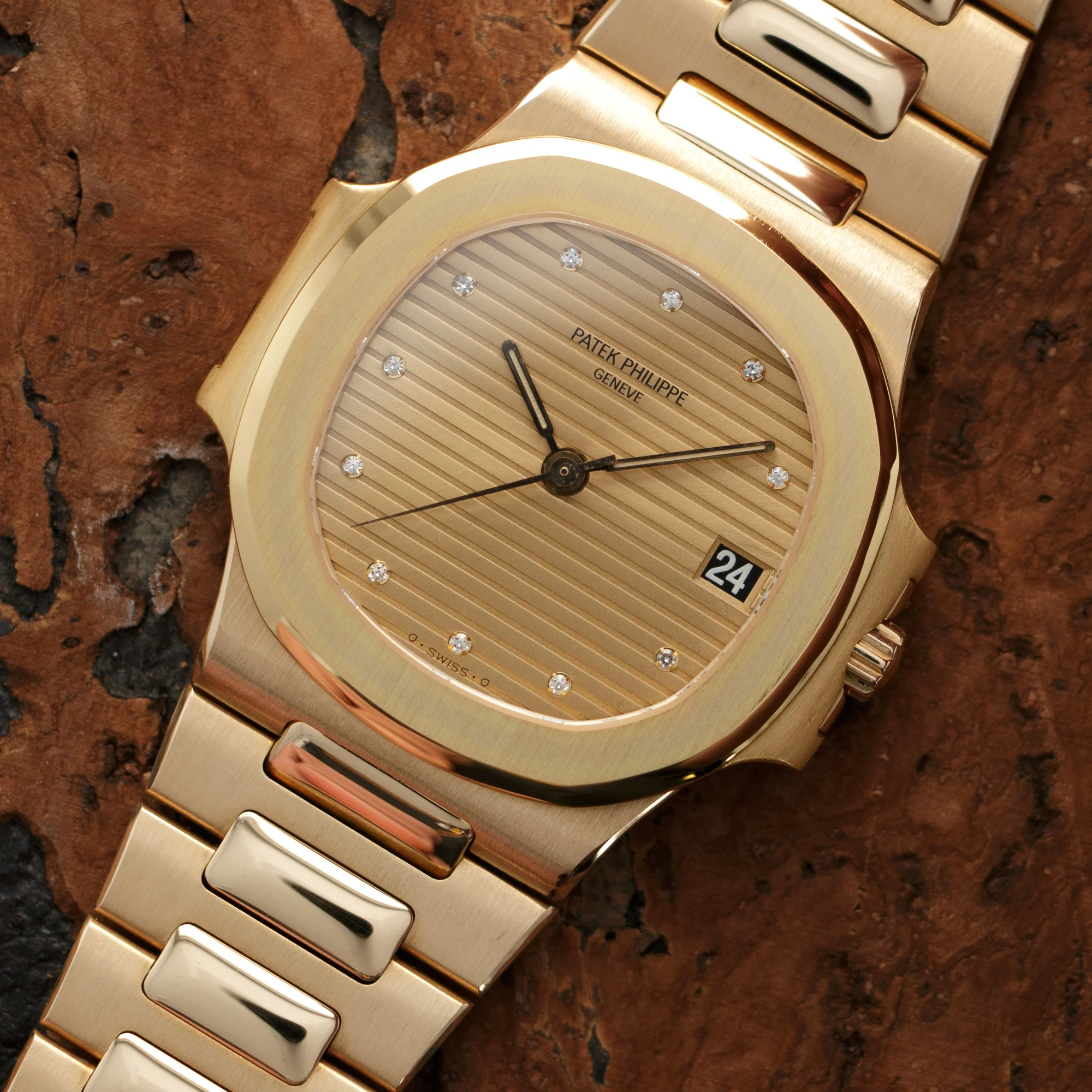 Patek Philippe Yellow Gold Nautilus Watch Ref. 3800 - Image 2