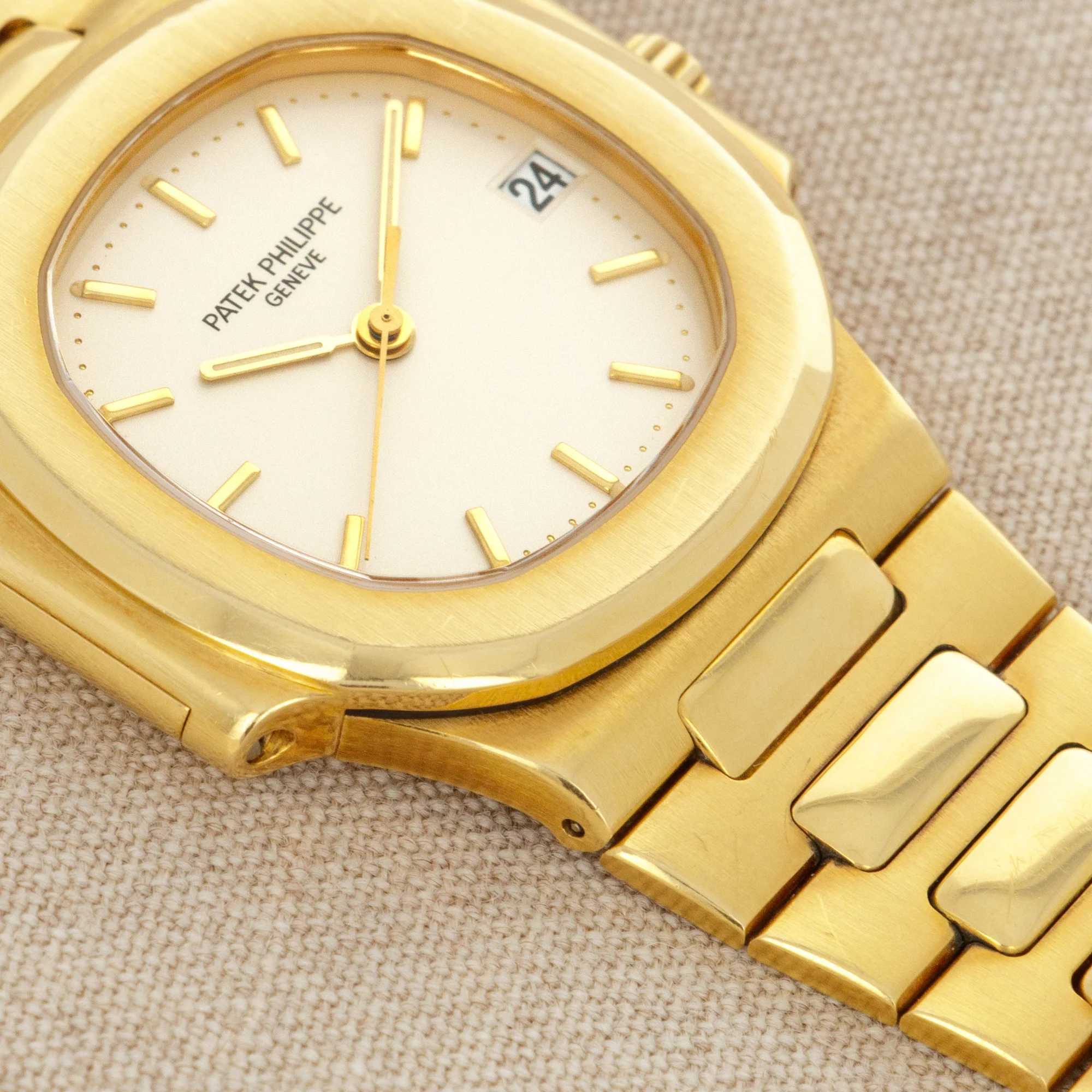 Patek Philippe Yellow Gold Nautilus Watch Ref. 3800 - Image 3