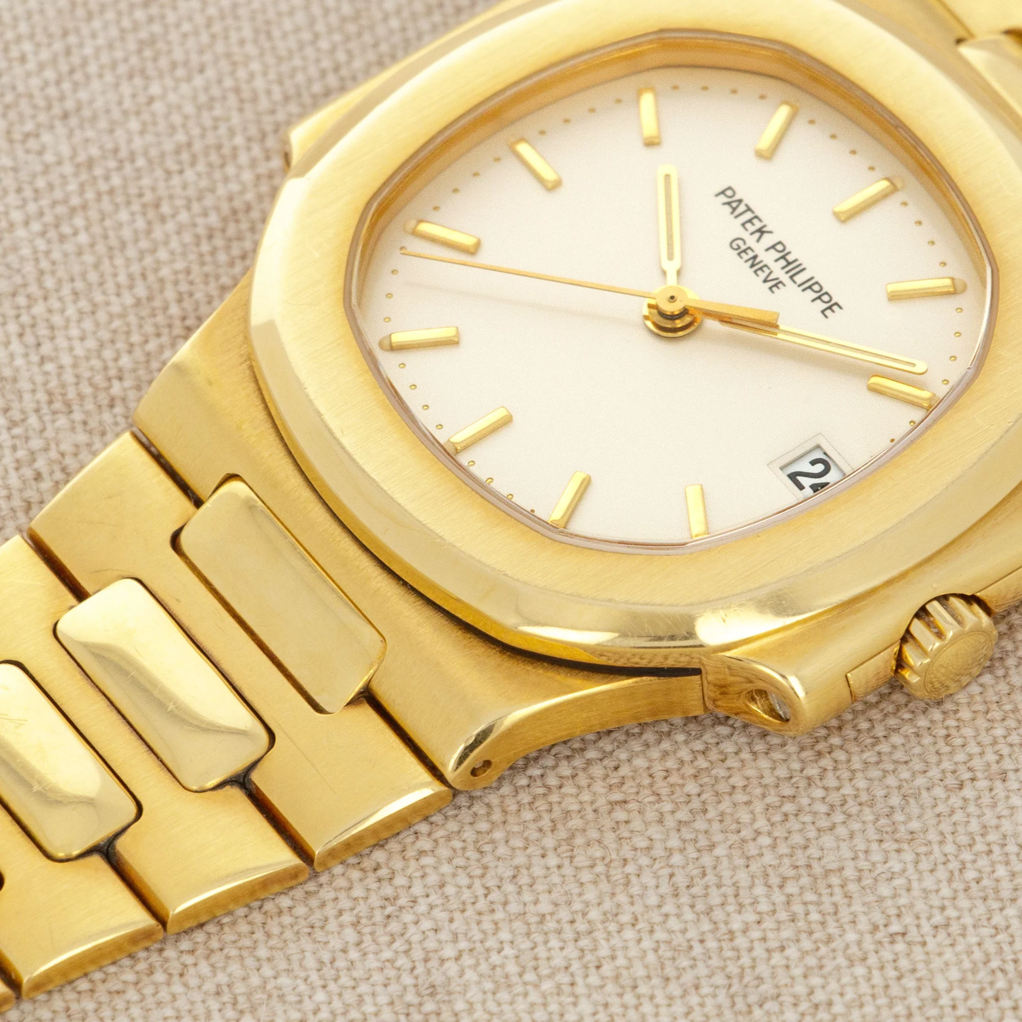Patek Philippe Yellow Gold Nautilus Watch Ref. 3800 - Image 4