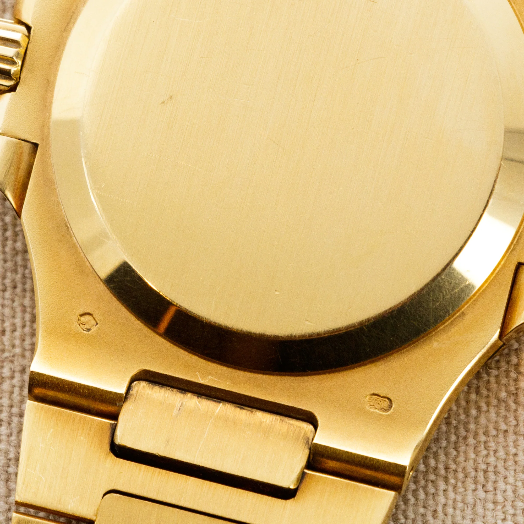 Patek Philippe Yellow Gold Nautilus Watch Ref. 3800 - Image 6