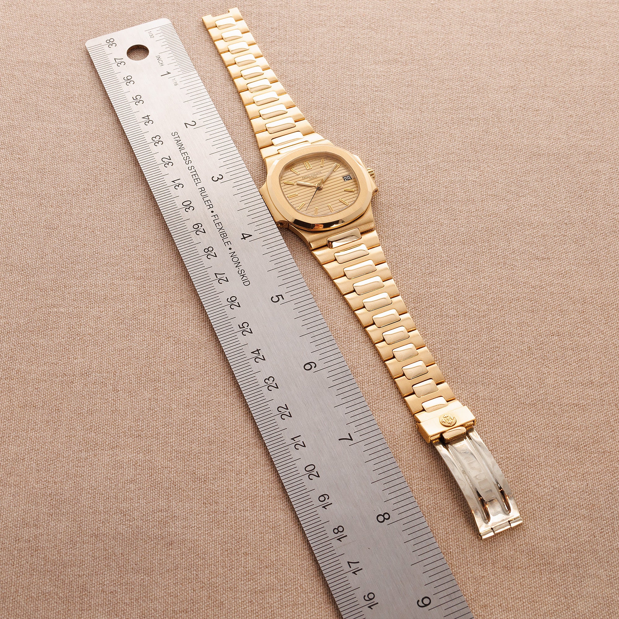Patek Philippe Yellow Gold Nautilus Watch Ref. 3800 - Image 4