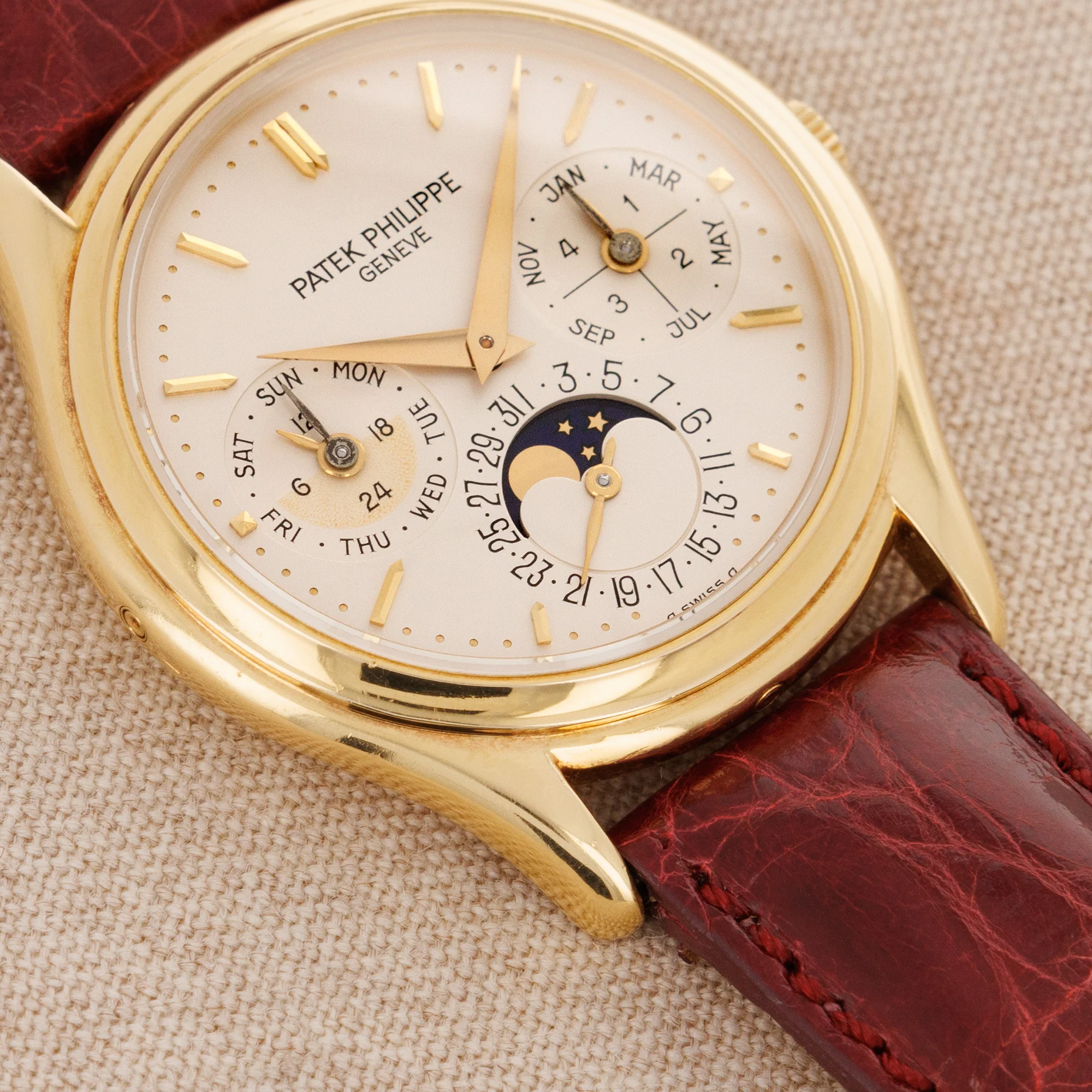 Patek Philippe Yellow Gold Perpetual Calendar Ref. 3940. Second Series Dial - Image 4