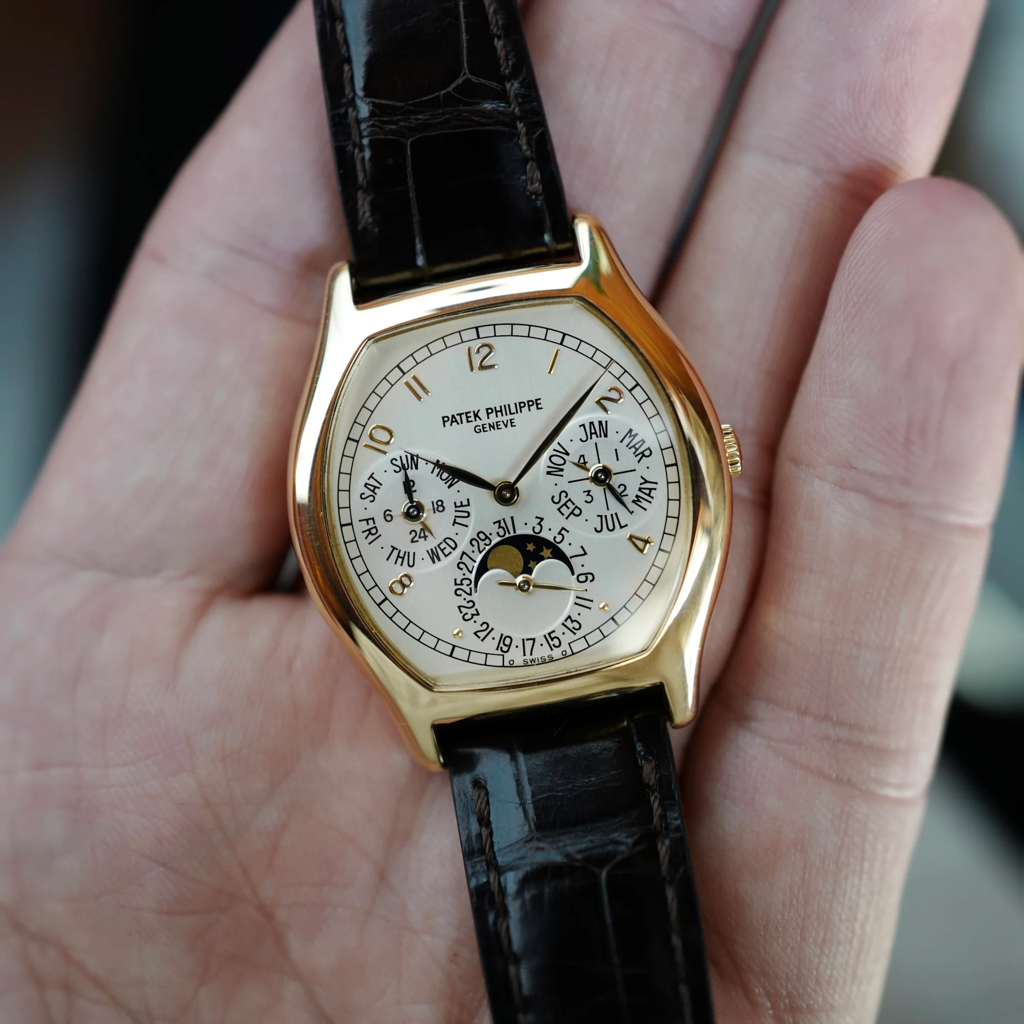 Patek Philippe Yellow Gold Perpetual Calendar Ref. 5040 - Image 4
