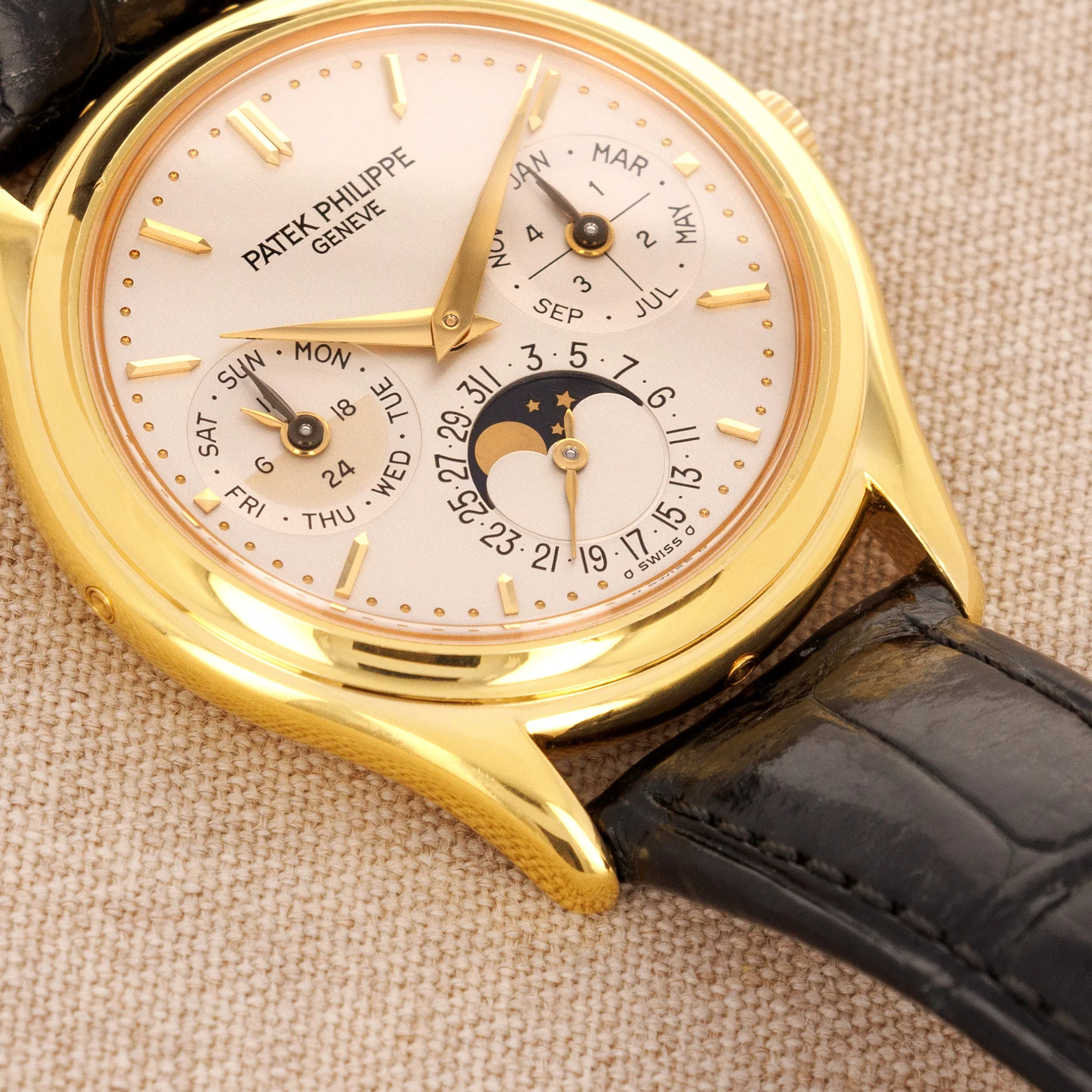 Patek Philippe Yellow Gold Perpetual Calendar Watch Ref. 3940 - Image 4
