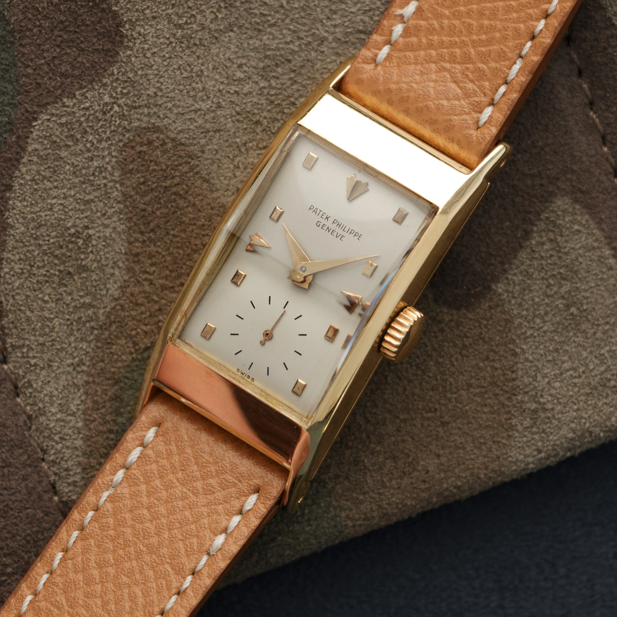 Patek Philippe Yellow Gold Rectangular Watch Ref. 425 - Image 2