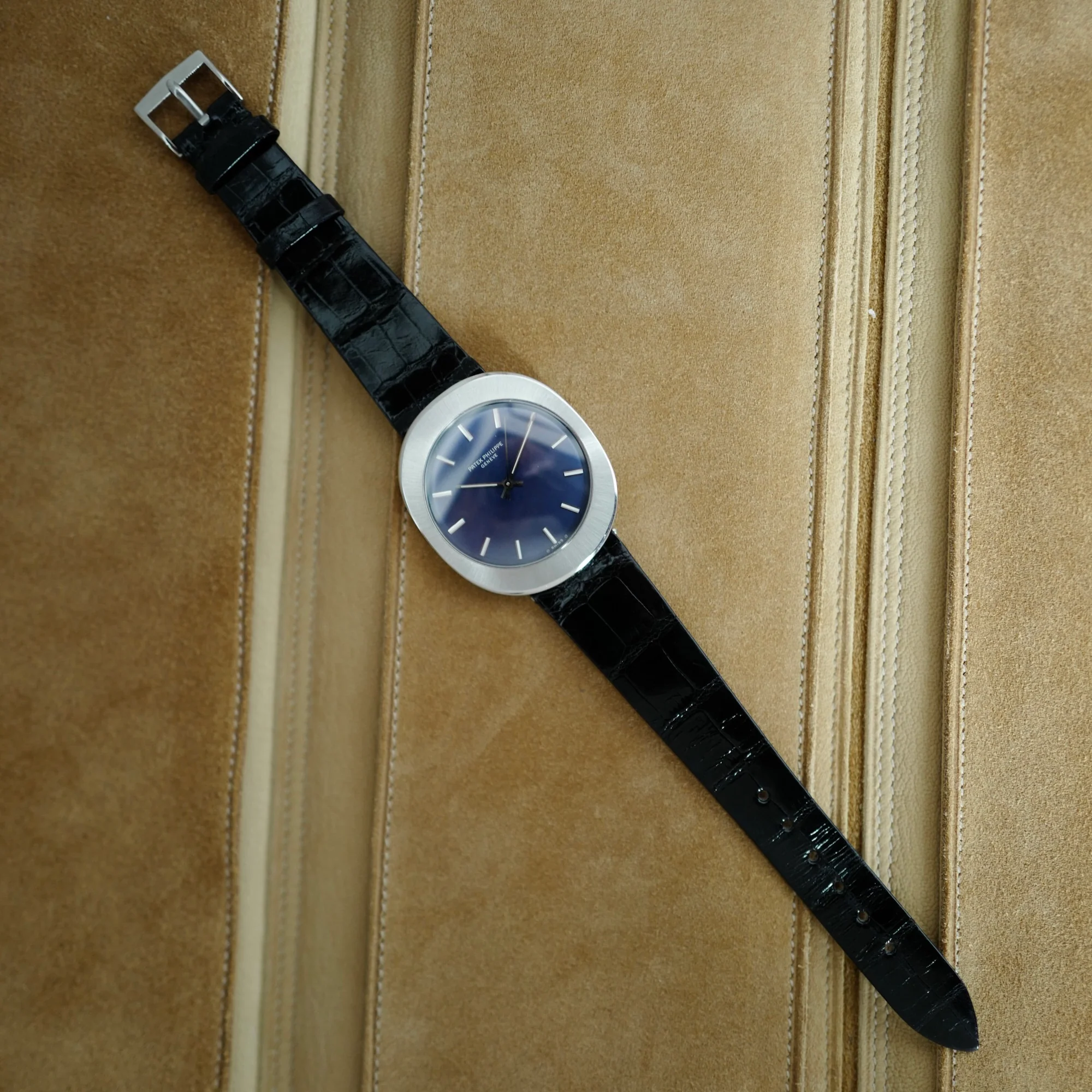 Patek Steel UFO Automatic Backwind Watch Ref. 3580 with Blue Dial (New Arrival) - Image 5