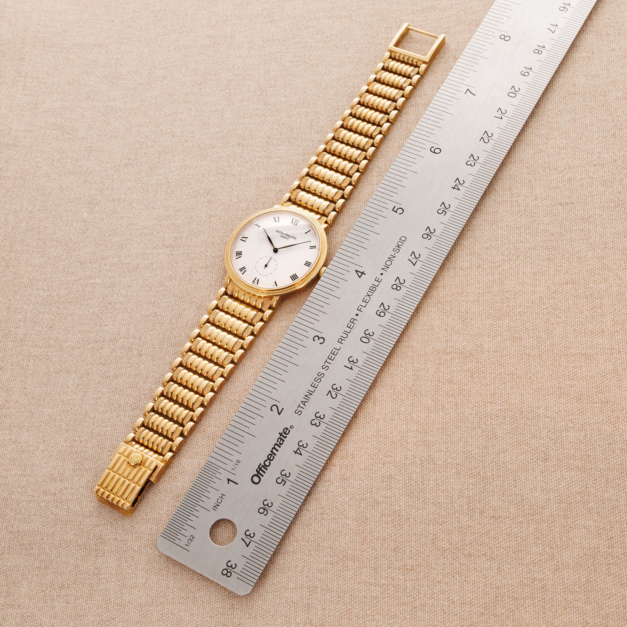 Patek Philippe Yellow Gold Calatrava Ref. 3919 on a Bracelet - Image 5