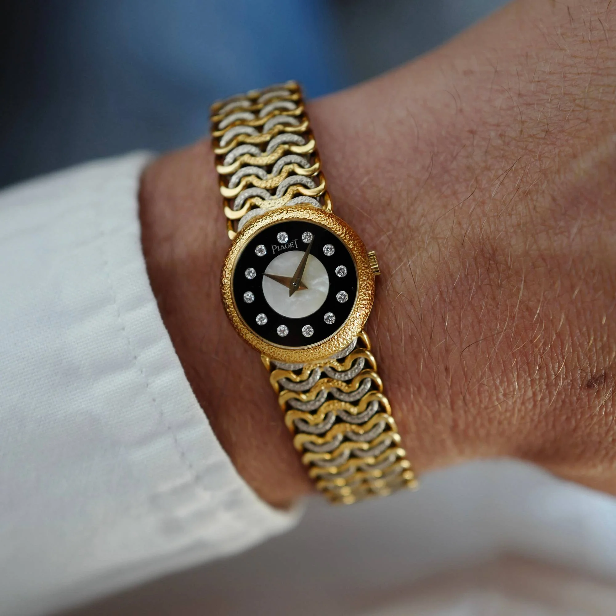 Piaget Two-Tone Bracelet Watch Ref. 4152 with Onyx, Diamond and Mother of Pearl Dial - Image 5