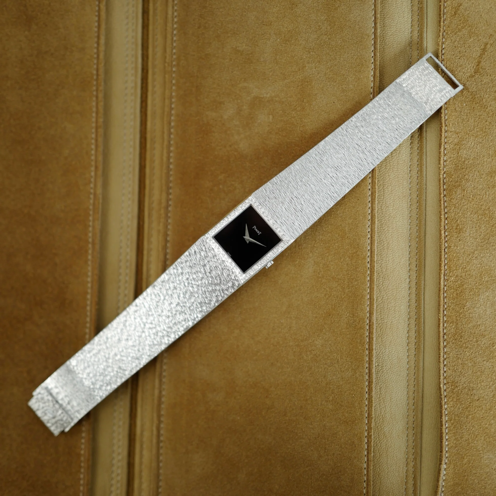 Piaget White Gold Bracelet Watch Ref. 9133 with Onyx Dial (New Arrival) - Image 5