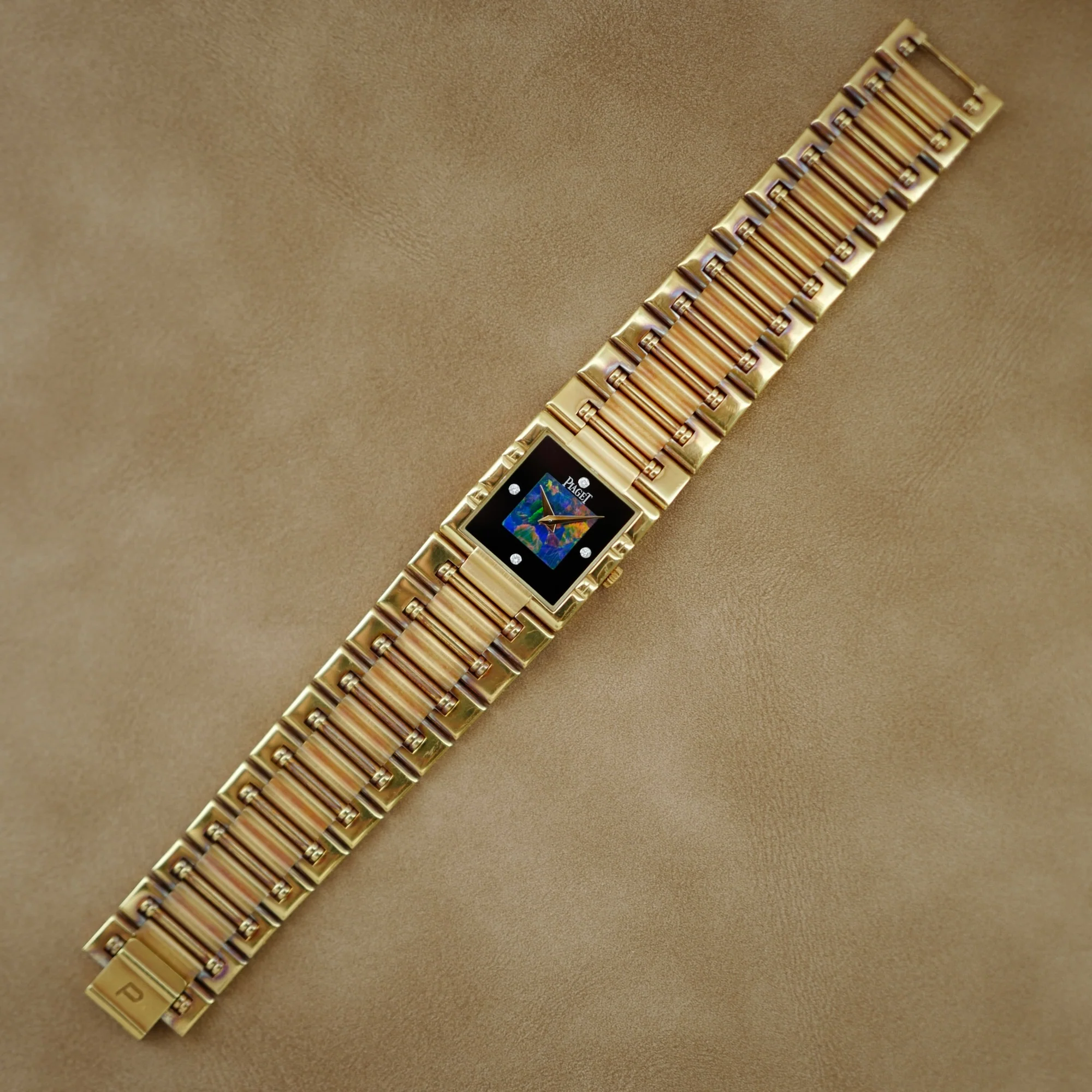 Piaget Yellow Gold Dancer Opal and Onyx Ref. 80317 - Image 4