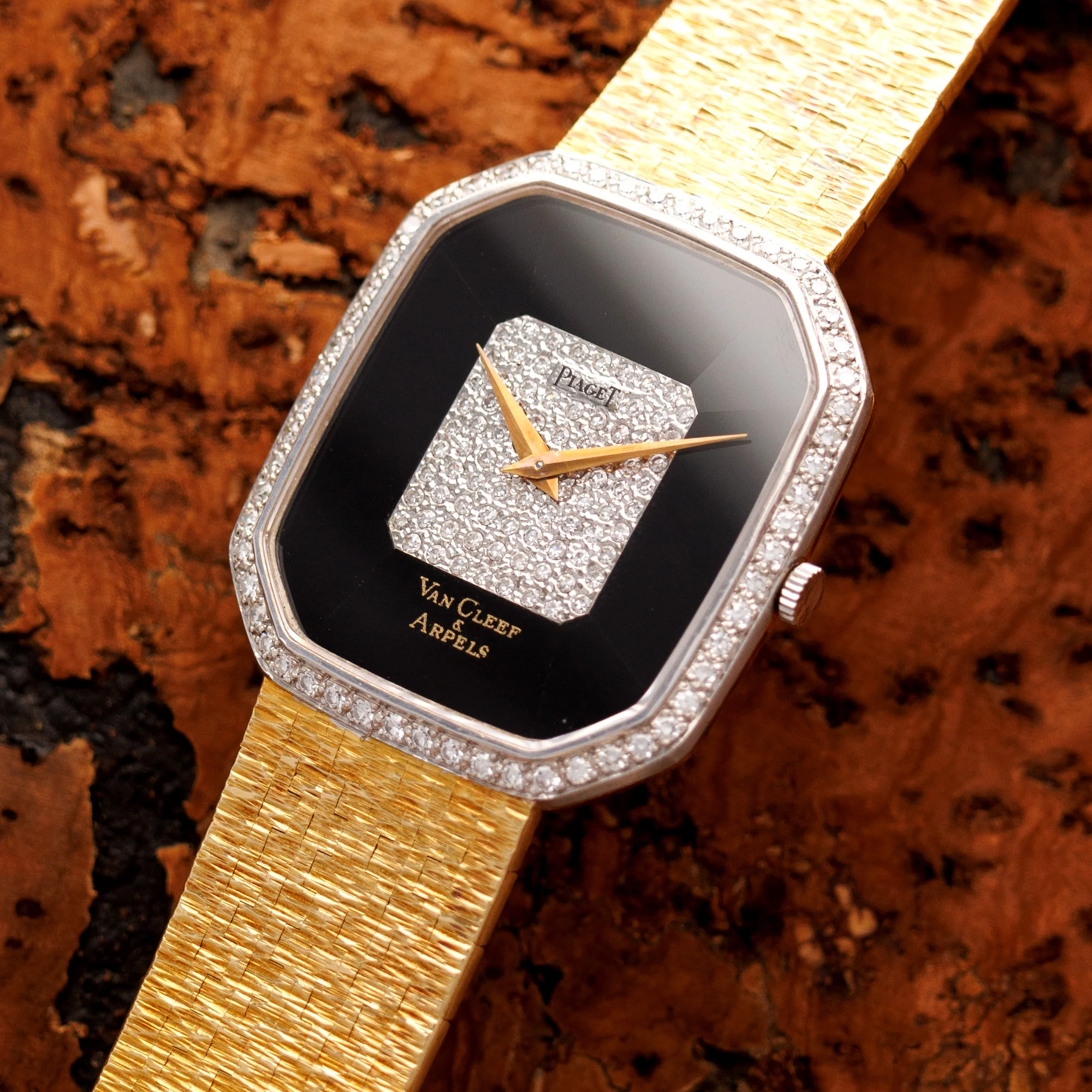 Piaget Yellow Gold Onyx Diamond ref 9795A6 retailed by Van Cleef & Arpels - Image 2