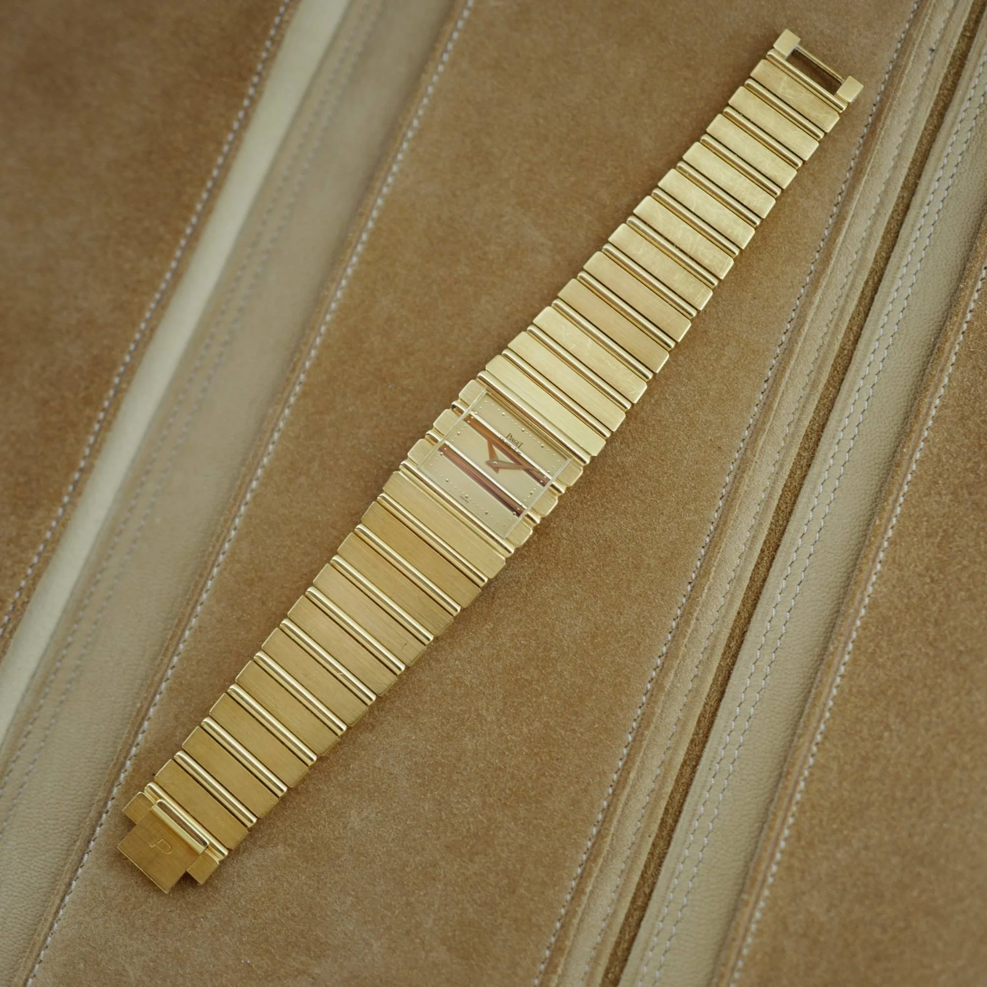 Piaget Yellow Gold Polo Ref. 7131 in Like New Condition Box and Papers - Image 6