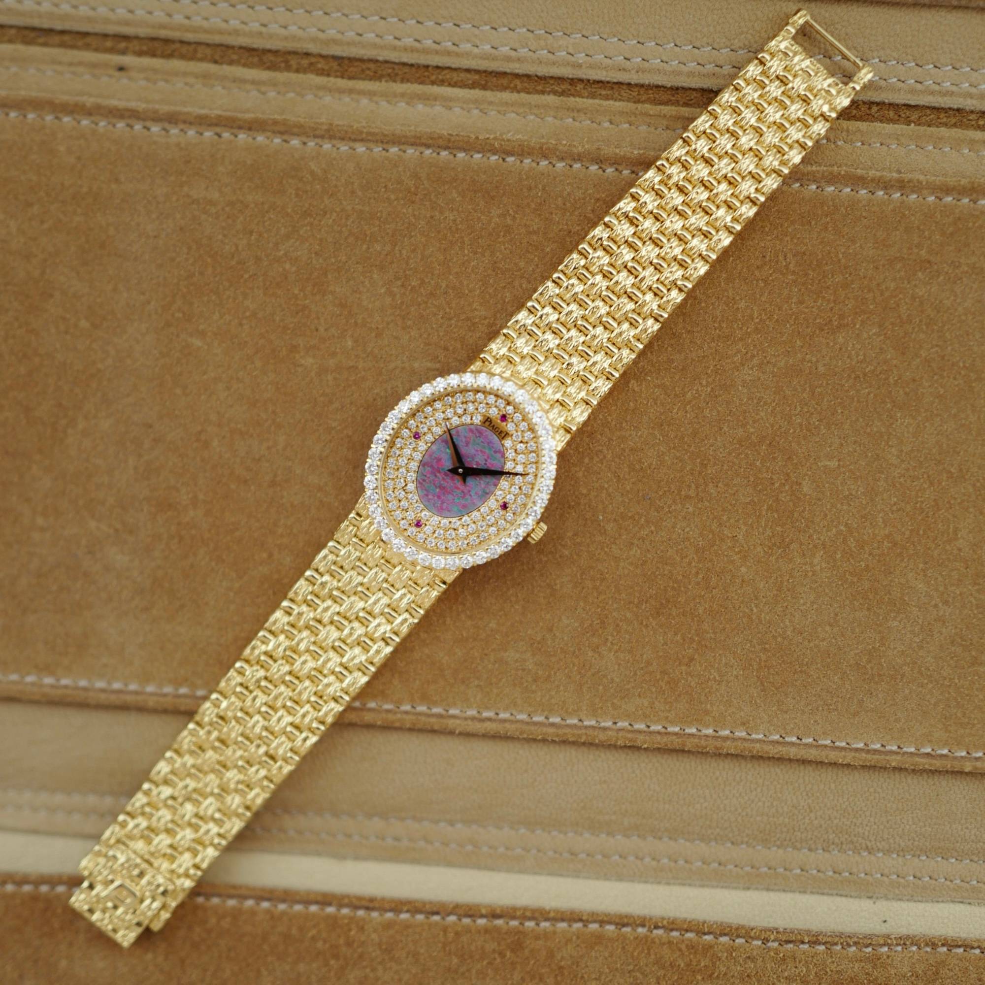Piaget Yellow Gold Round Watch Ref. 8826 with Opal and Diamond Dial - Image 5