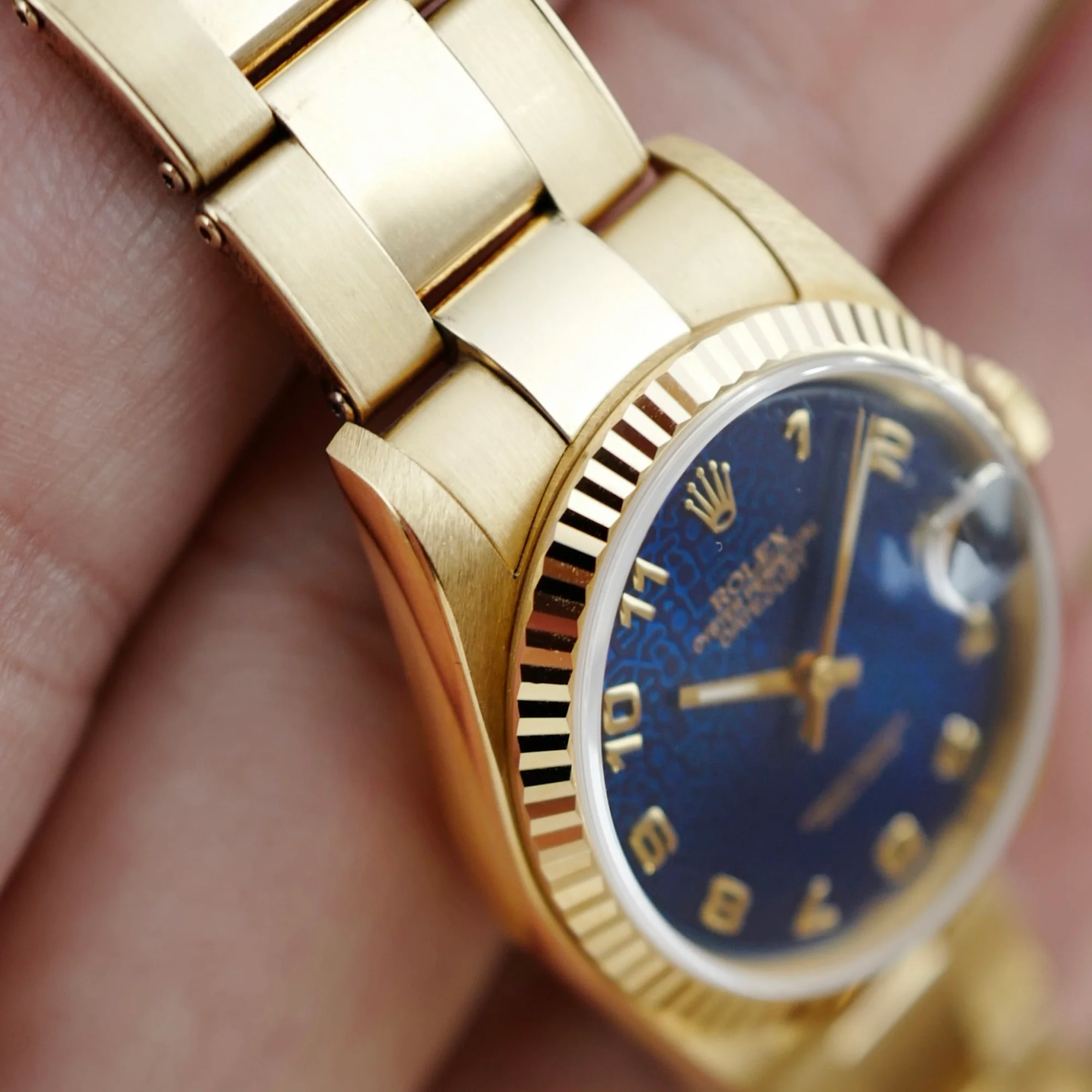 Rolex Yellow Gold Datejust Ref. 68278 with Rare Logo Dial - Image 4