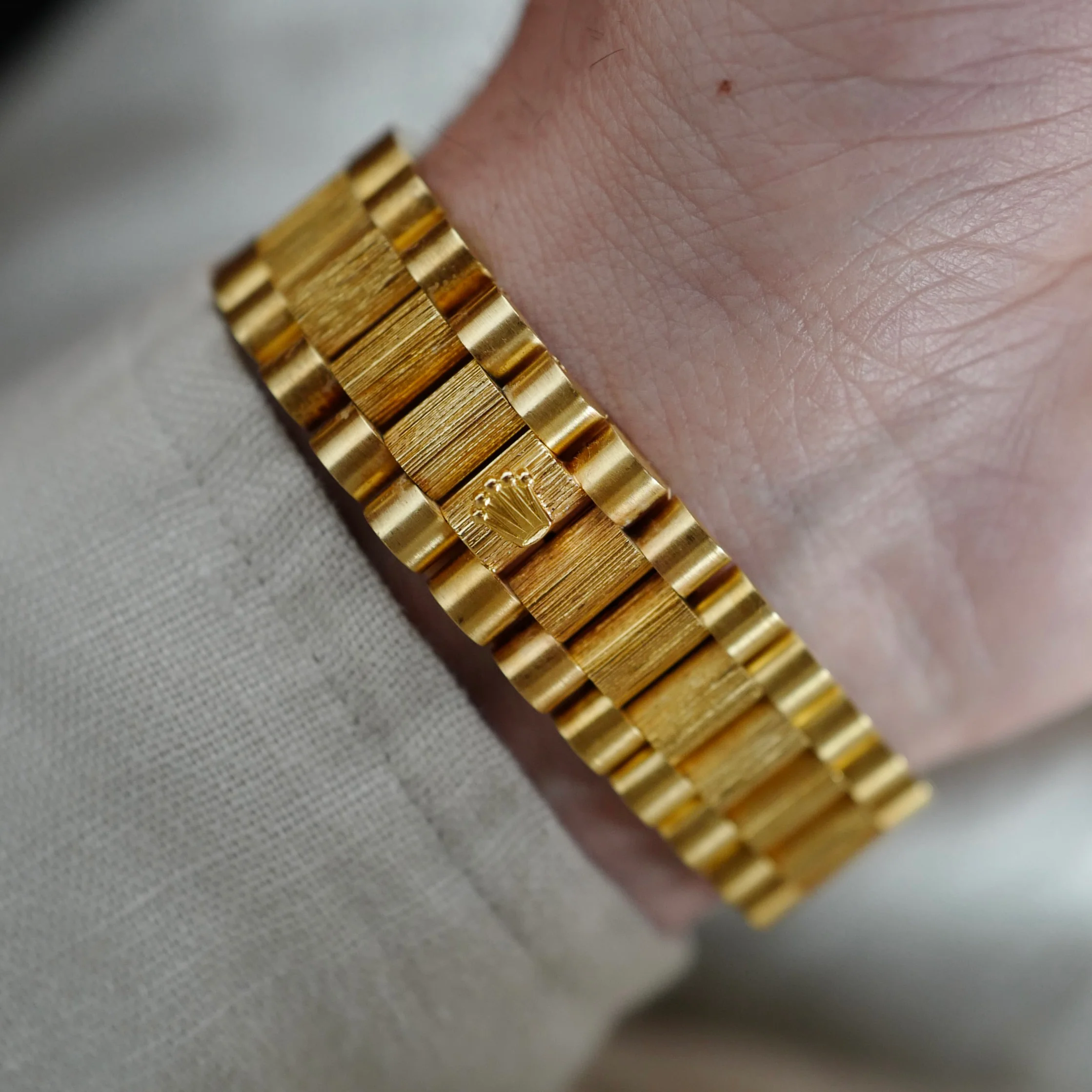 Rolex Yellow Gold Day-Date Ref. 18078 in Outstanding Condition with Original Bark Finish - Image 7