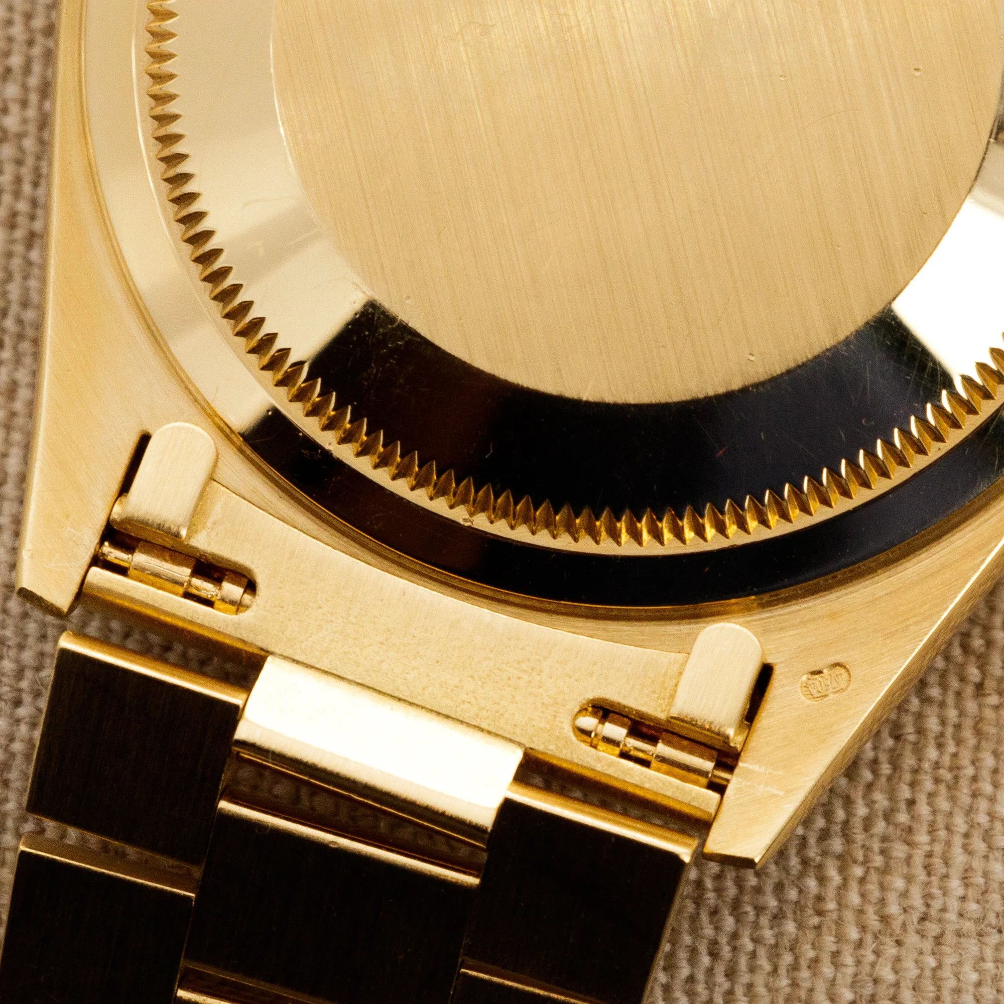 Rolex Yellow Gold Day-Date Ref. 18238 with Emerald String Dial - Image 5