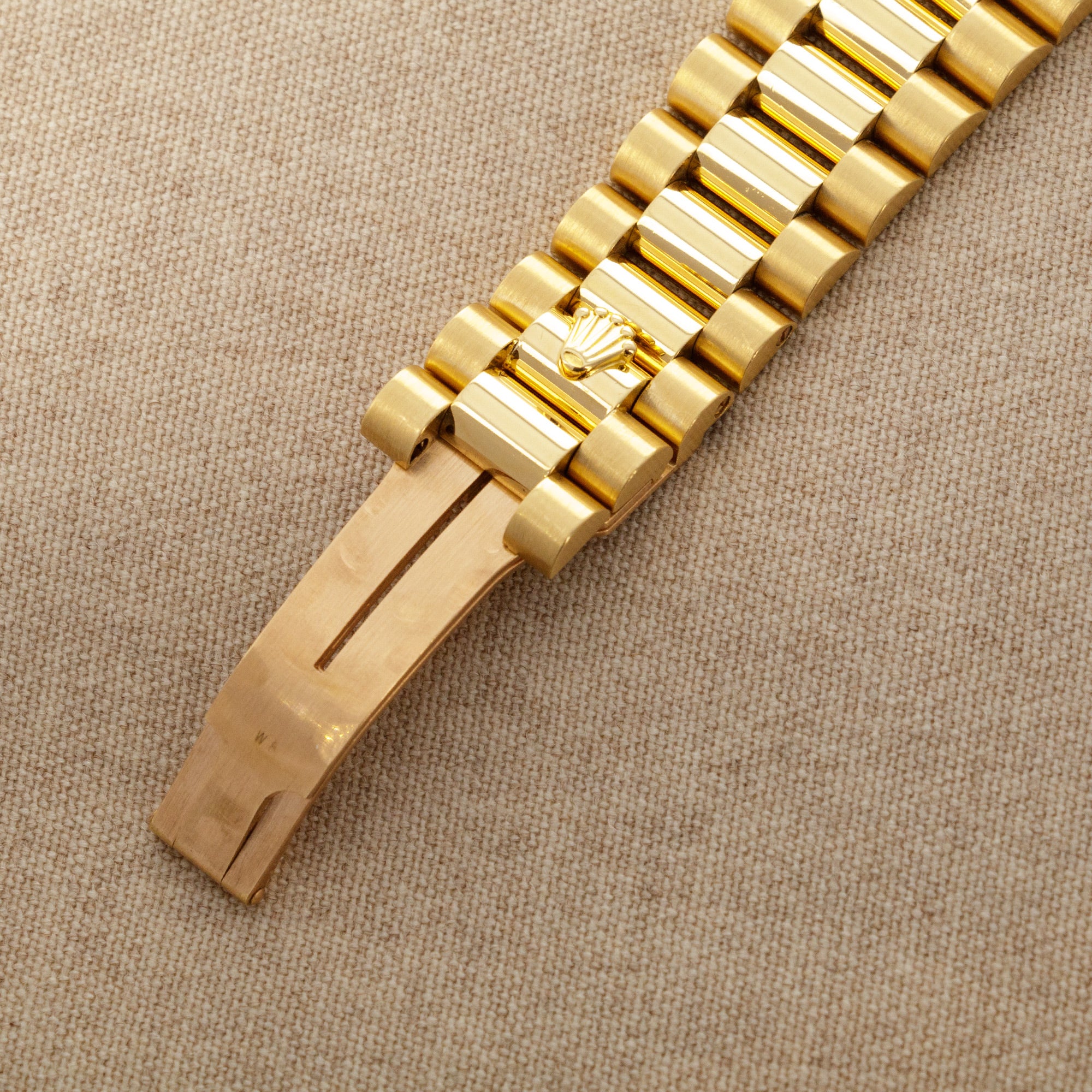 Rolex Yellow Gold Day-Date Ref. 18238 with Emerald String Dial - Image 9