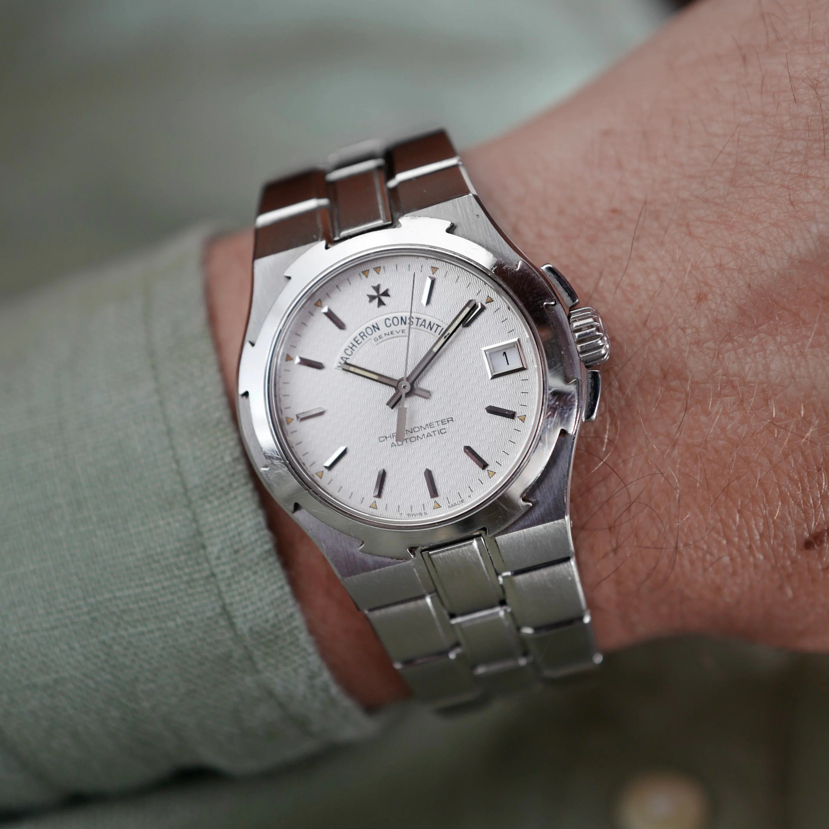 Vacheron Constantin Steel Automatic Overseas Ref. 42050 (NEW ARRIVAL) - Image 2