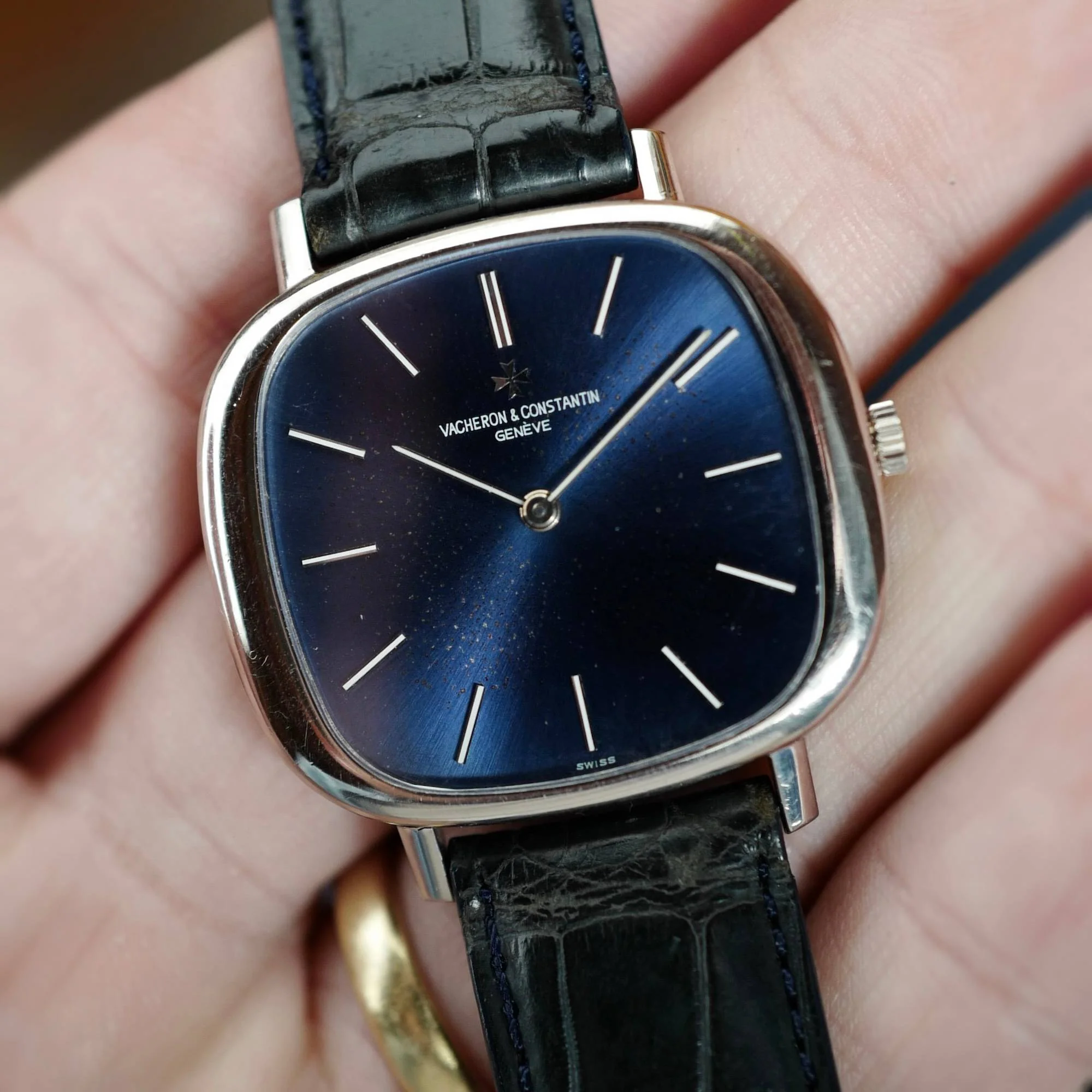 Vacheron Constantin White Gold TV Shaped Watch Ref. 2096 with Attractive Vintage Dial - Image 4