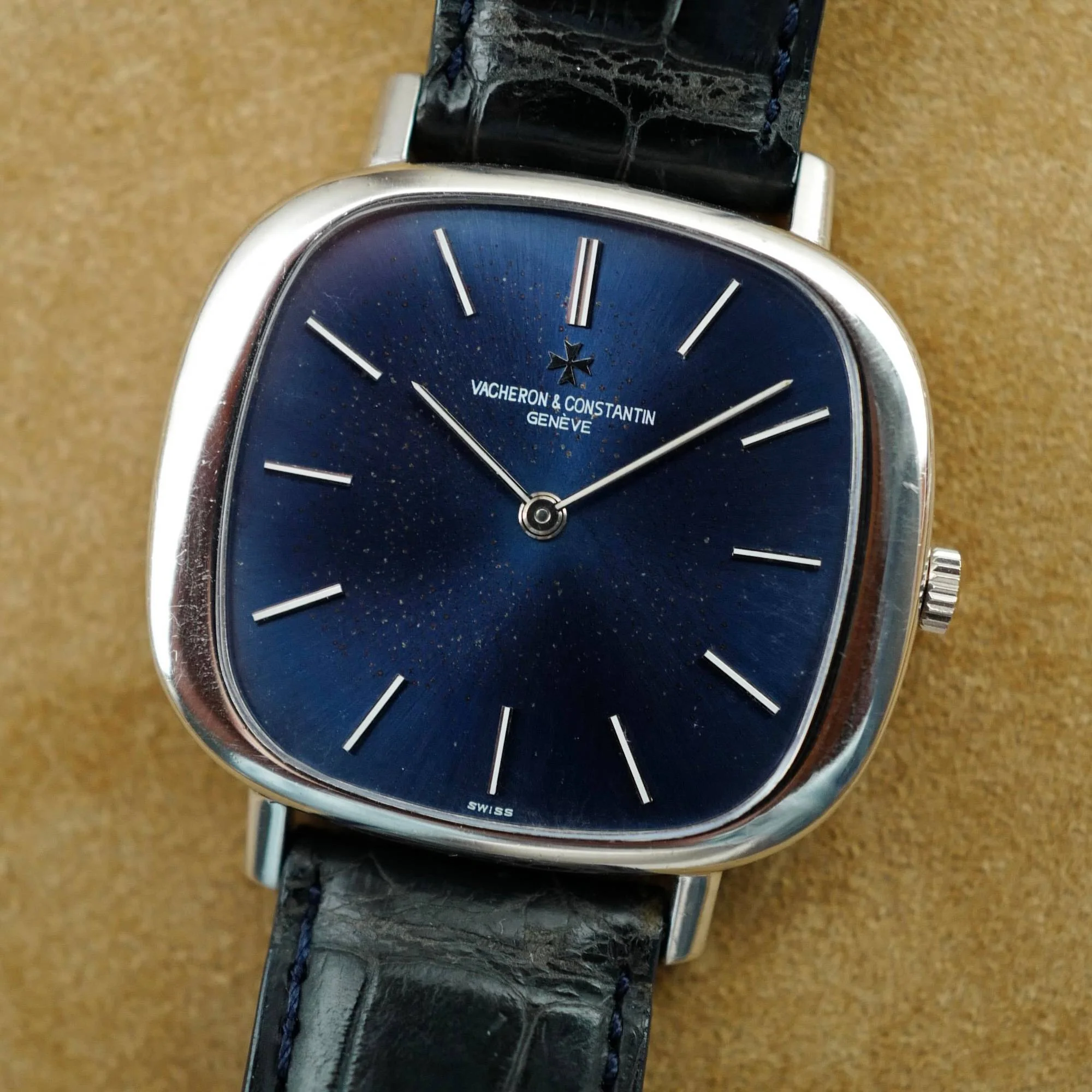 Vacheron Constantin White Gold TV Shaped Watch Ref. 2096 with Attractive Vintage Dial - Image 7