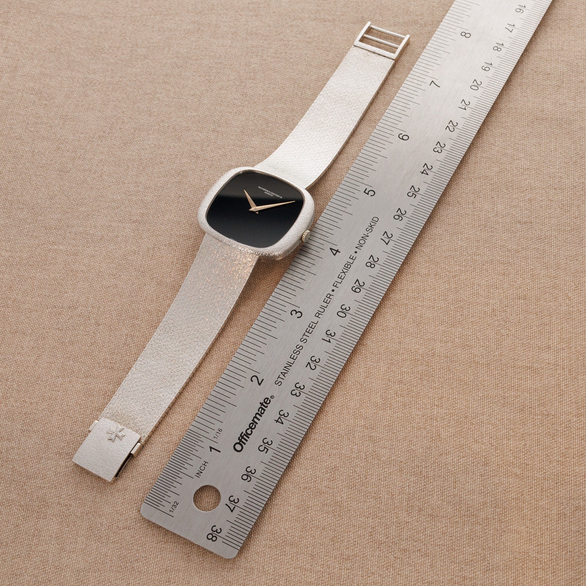 Vacheron Constantin White Gold Watch with Onyx Dial Ref. 2097 - Image 5