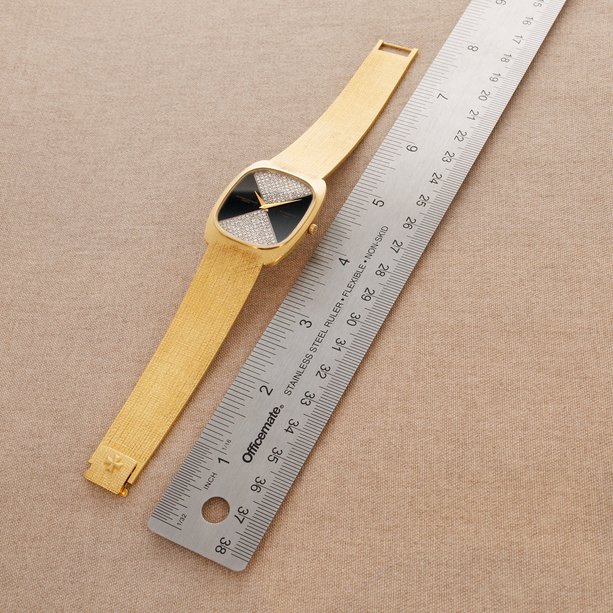 Vacheron Constantin Yellow Gold Bracelet Watch Ref. 44003 with Factory Diamond and Onyx Dial - Image 5