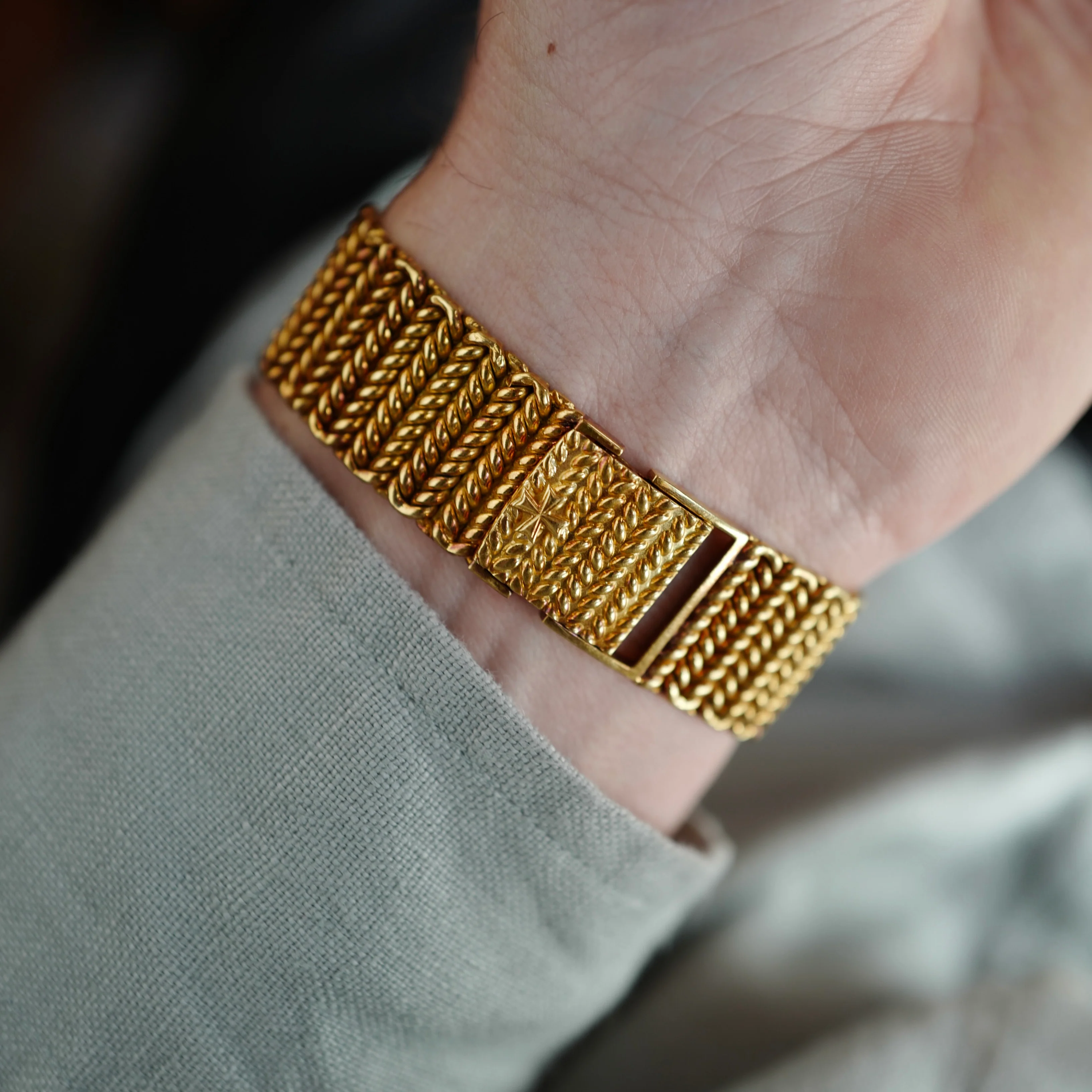 Vacheron Constantin Yellow Gold Mechanical Bracelet Watch (NEW ARRIVAL) - Image 3