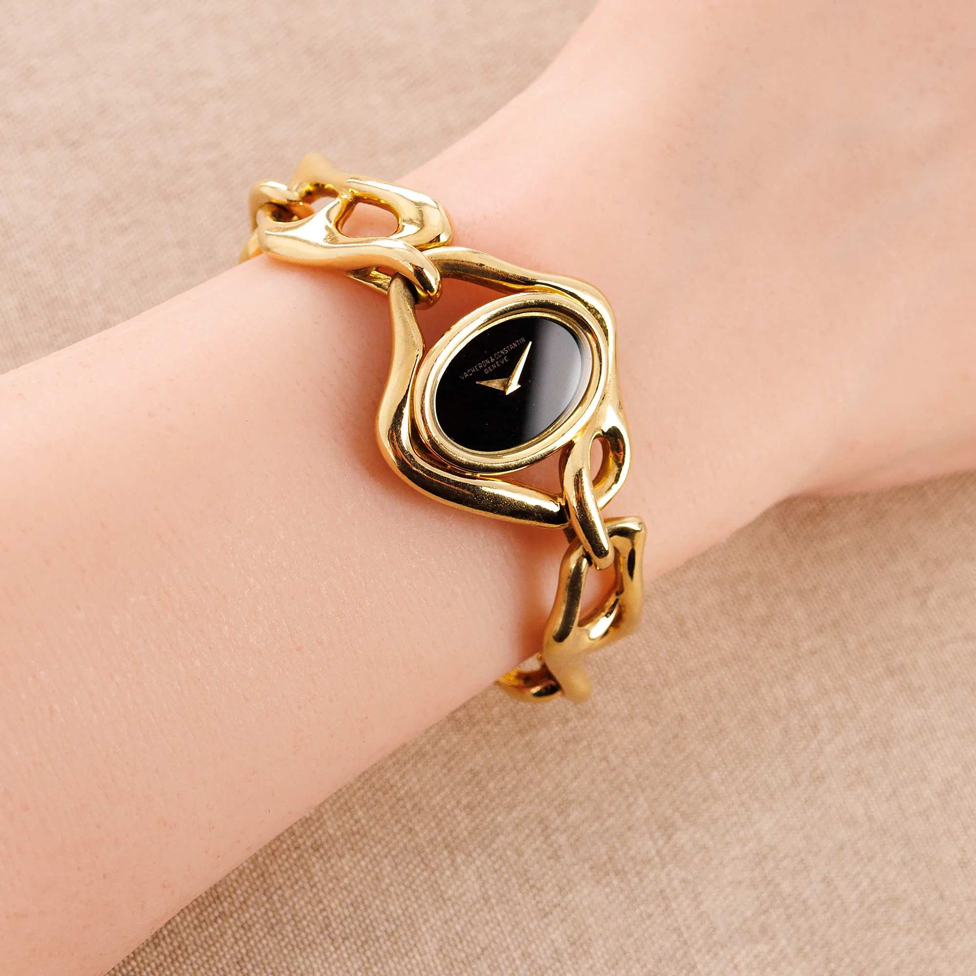 Vacheron Constantin Yellow Gold Onyx Dial Watch Ref. 18214, Incredible Sculptural Watch - Image 7